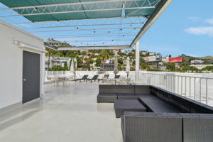 Roof-Top Lounge