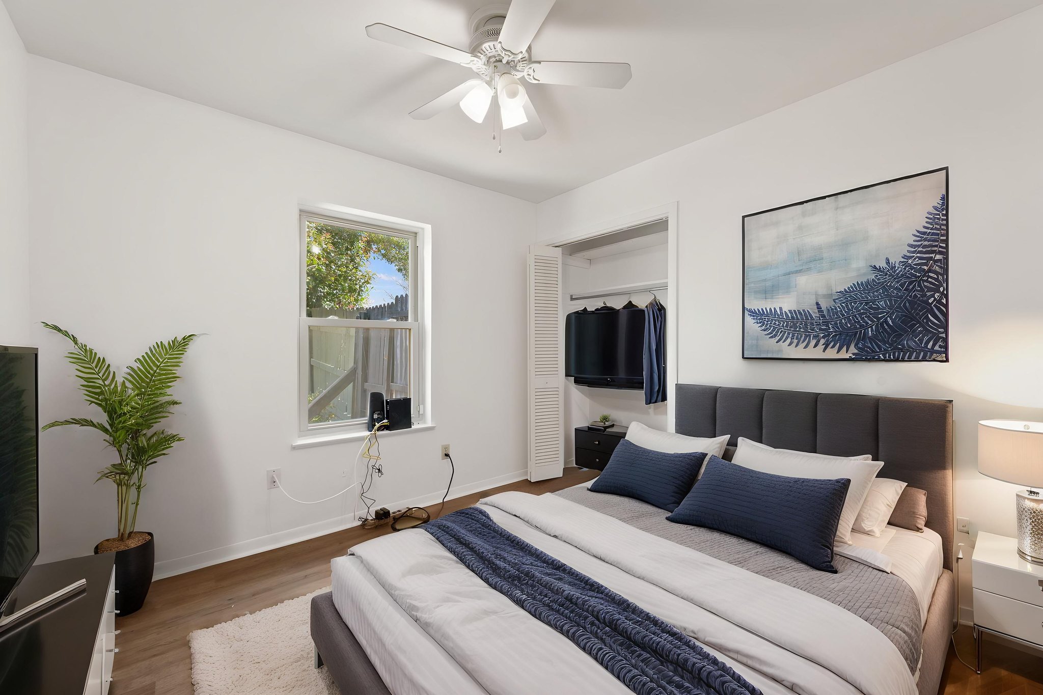 DSC_5024 virtually staged.jpeg