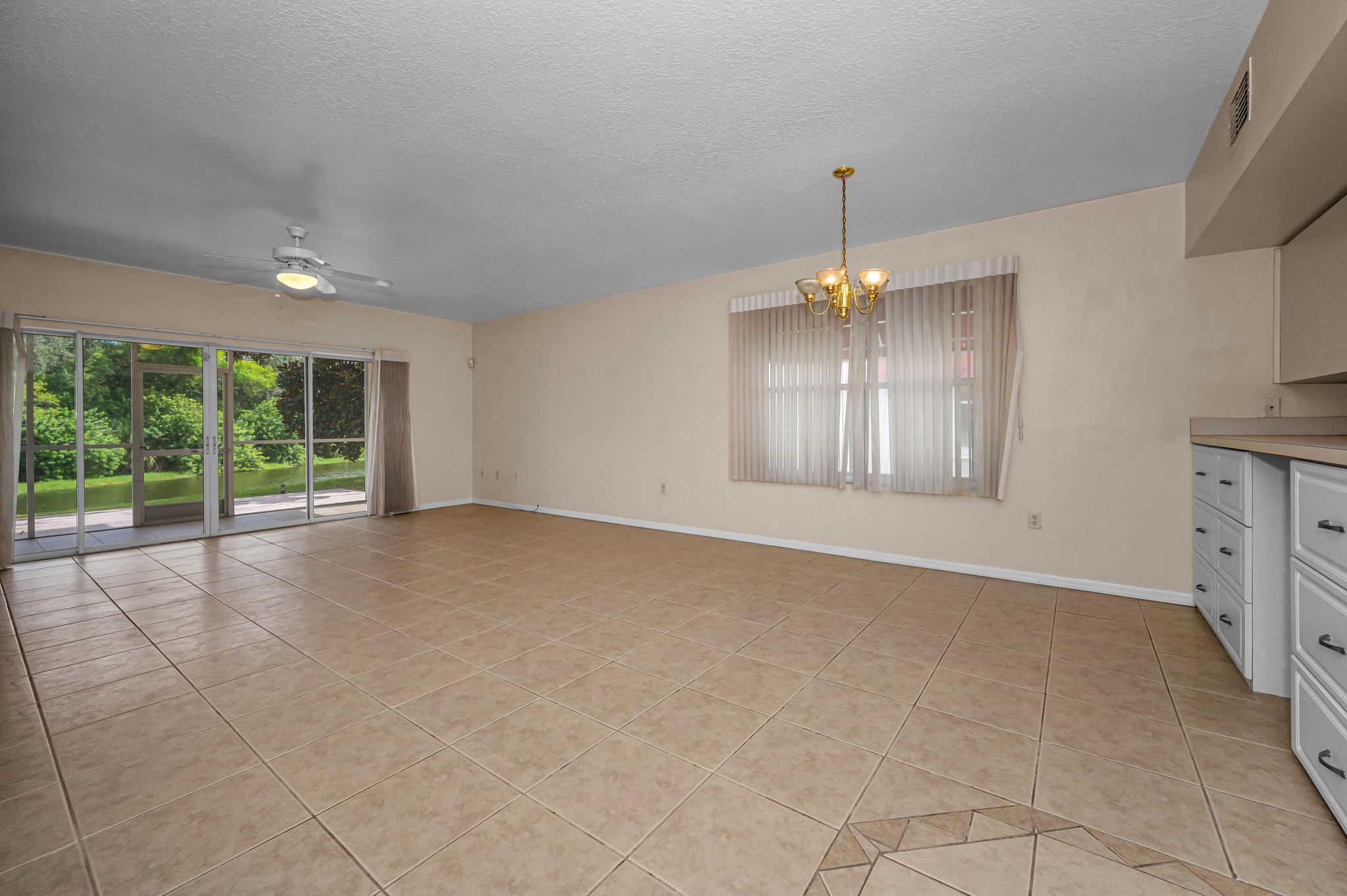 Dining Room3