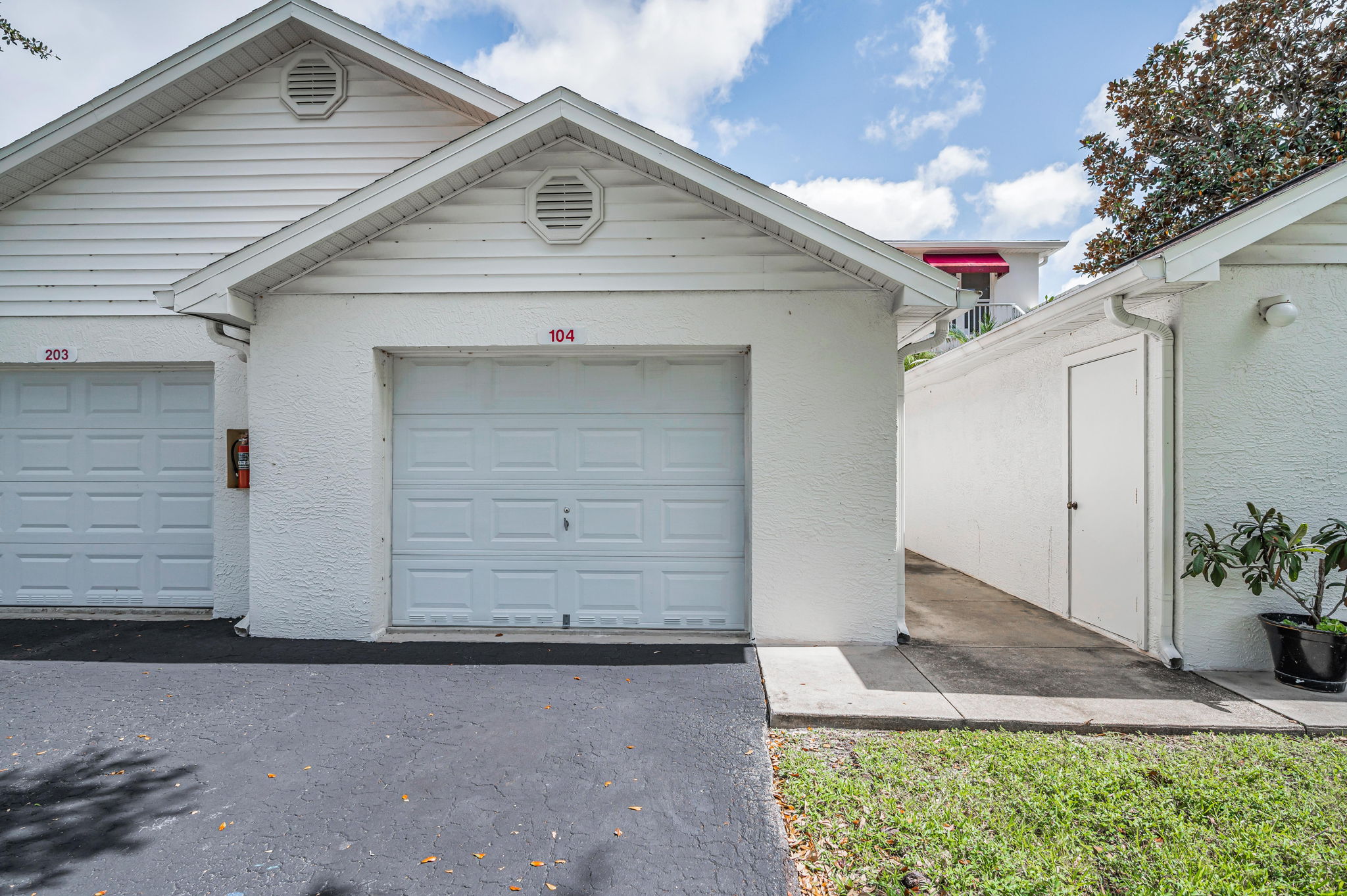 Front Exterior5