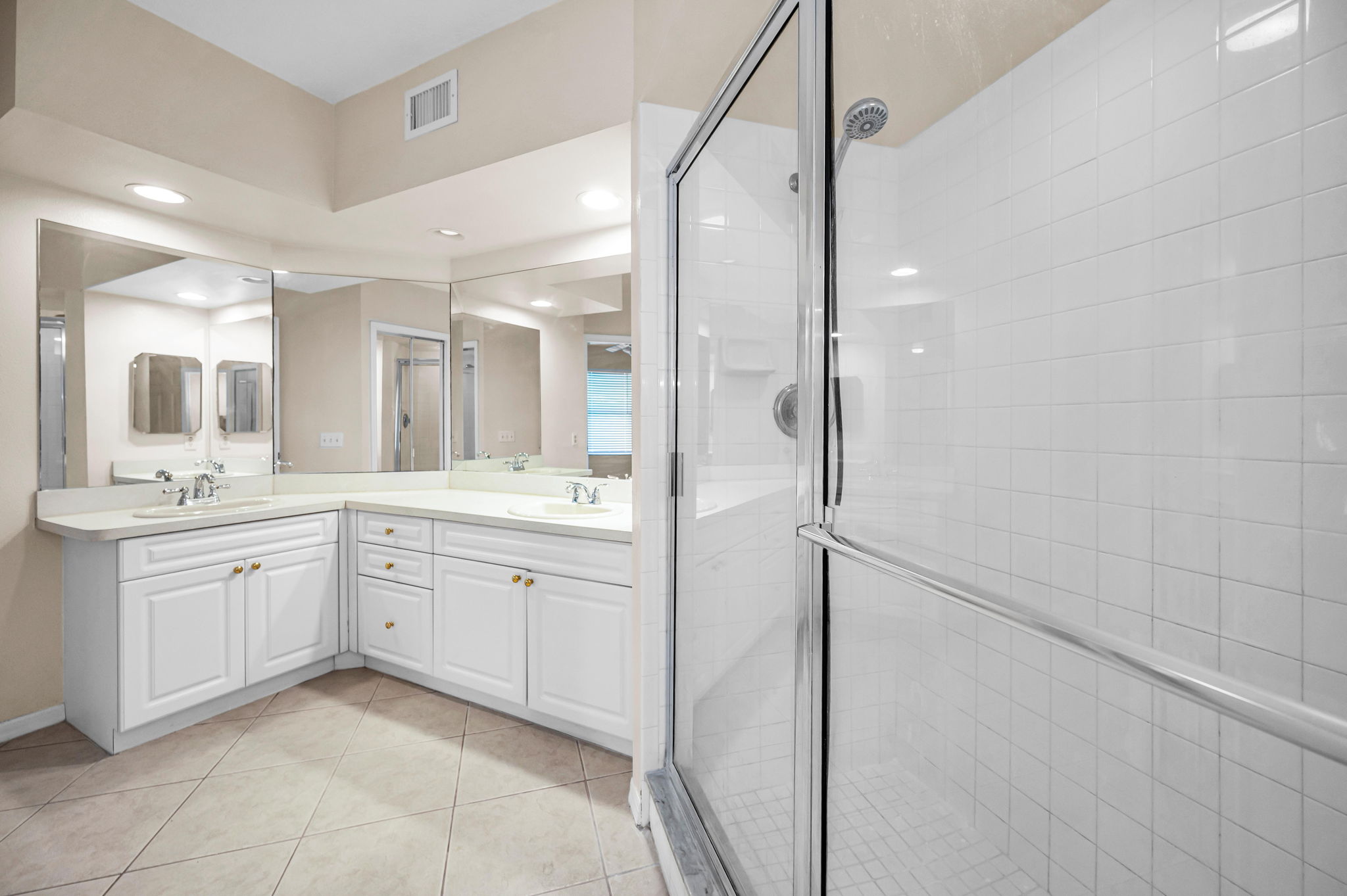 Primary Bathroom1b