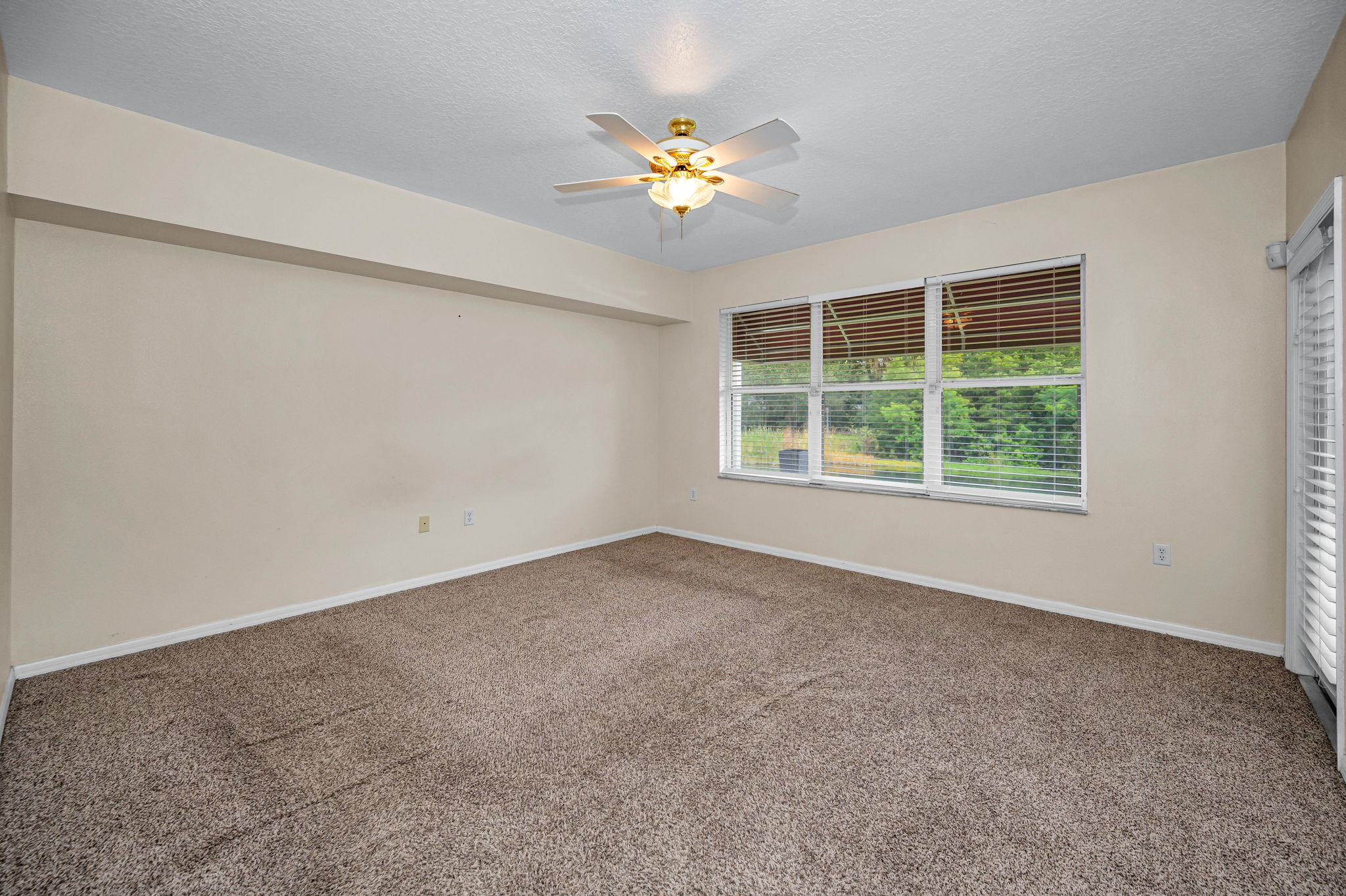 Primary Bedroom1a