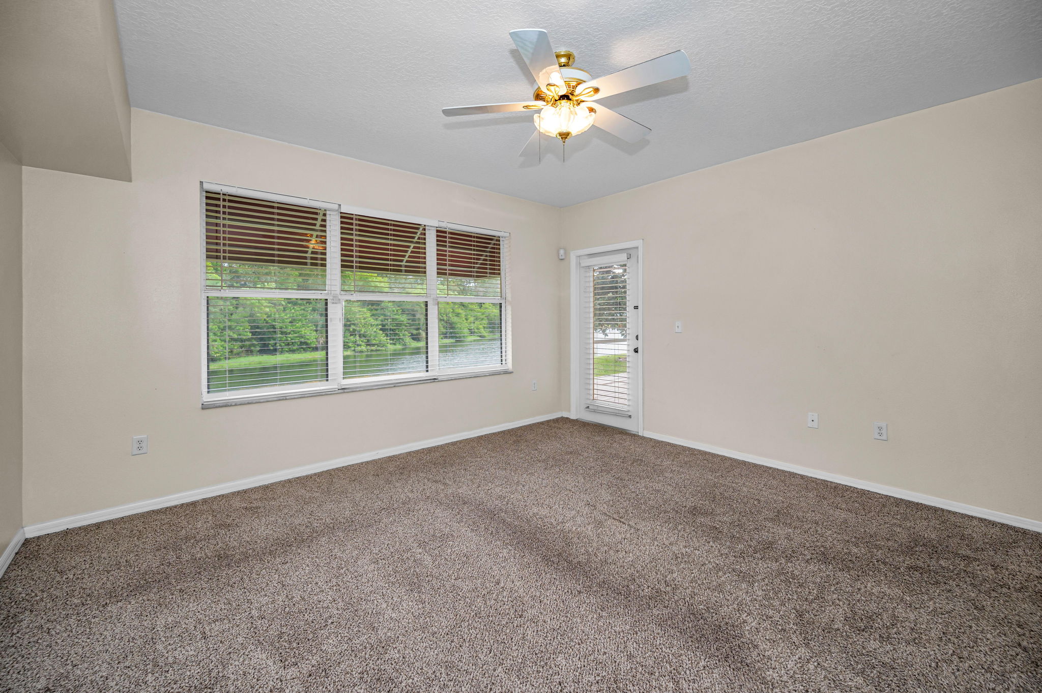 Primary Bedroom1b