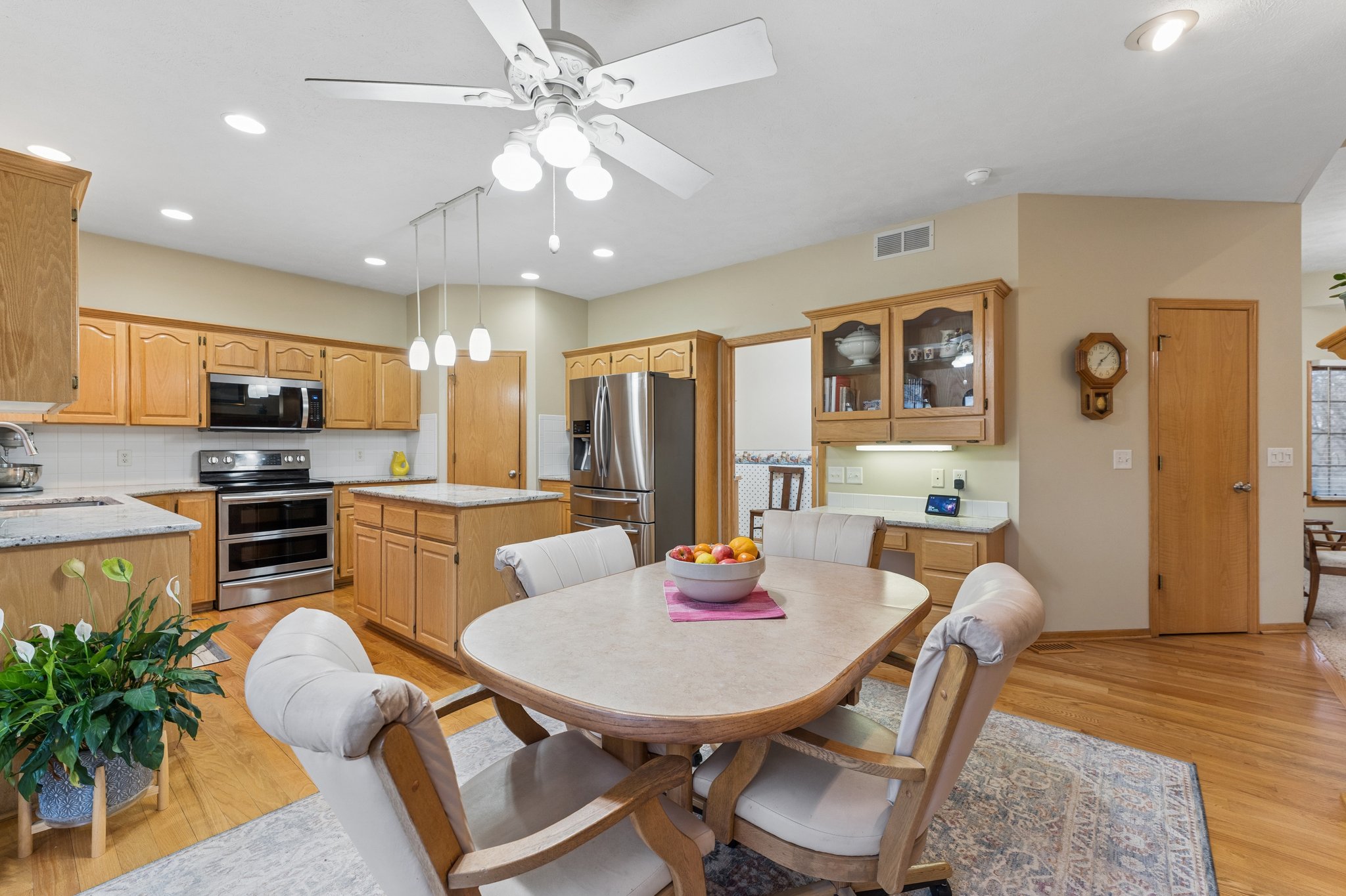 8383 - 1401 Beaver Lake Blvd_018.jpg