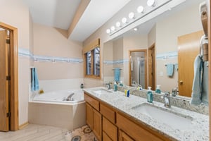 8383 - 1401 Beaver Lake Blvd_022.jpg