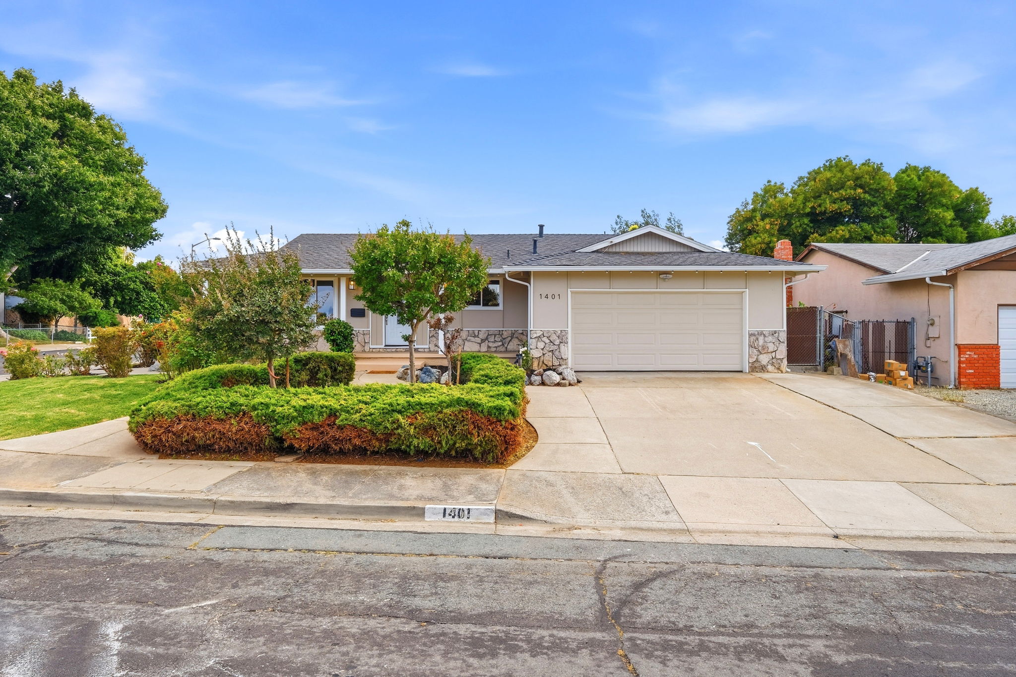 001_F8_1401 Monterey Dr