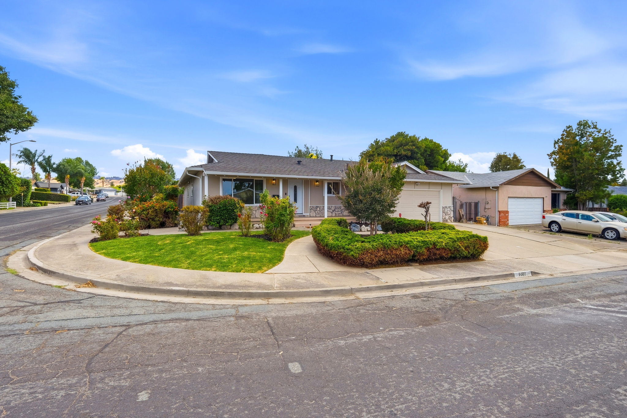 002_F8_1401 Monterey Dr