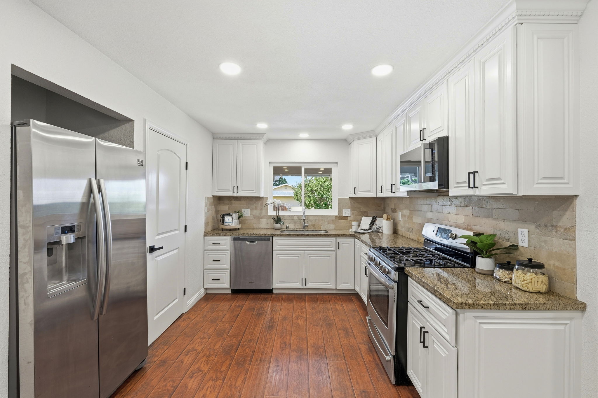 014_F8_1401 Monterey Dr