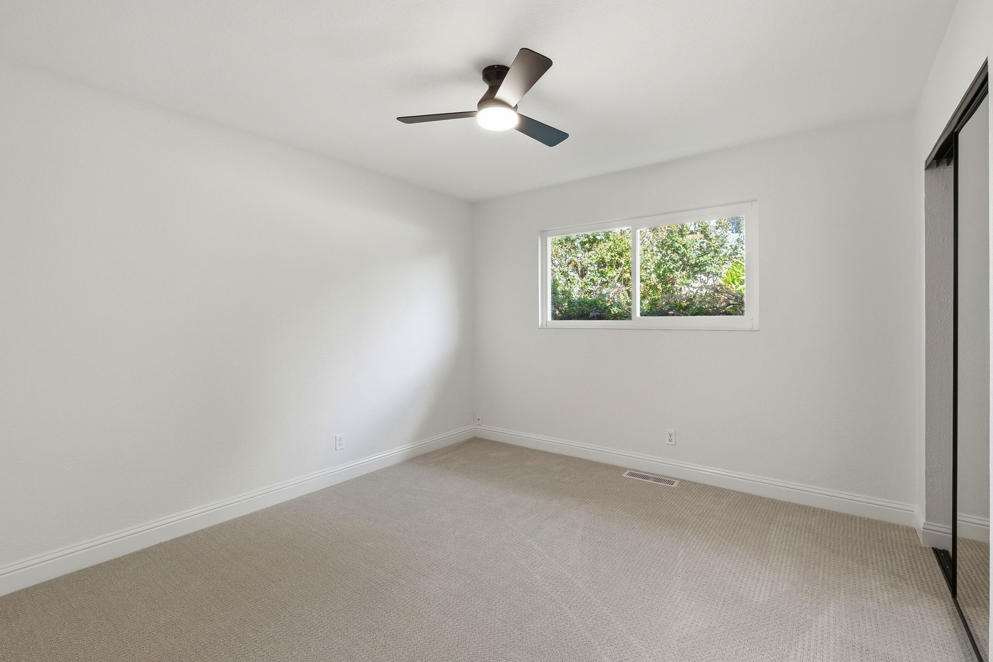 022_F8_1401 Monterey Dr