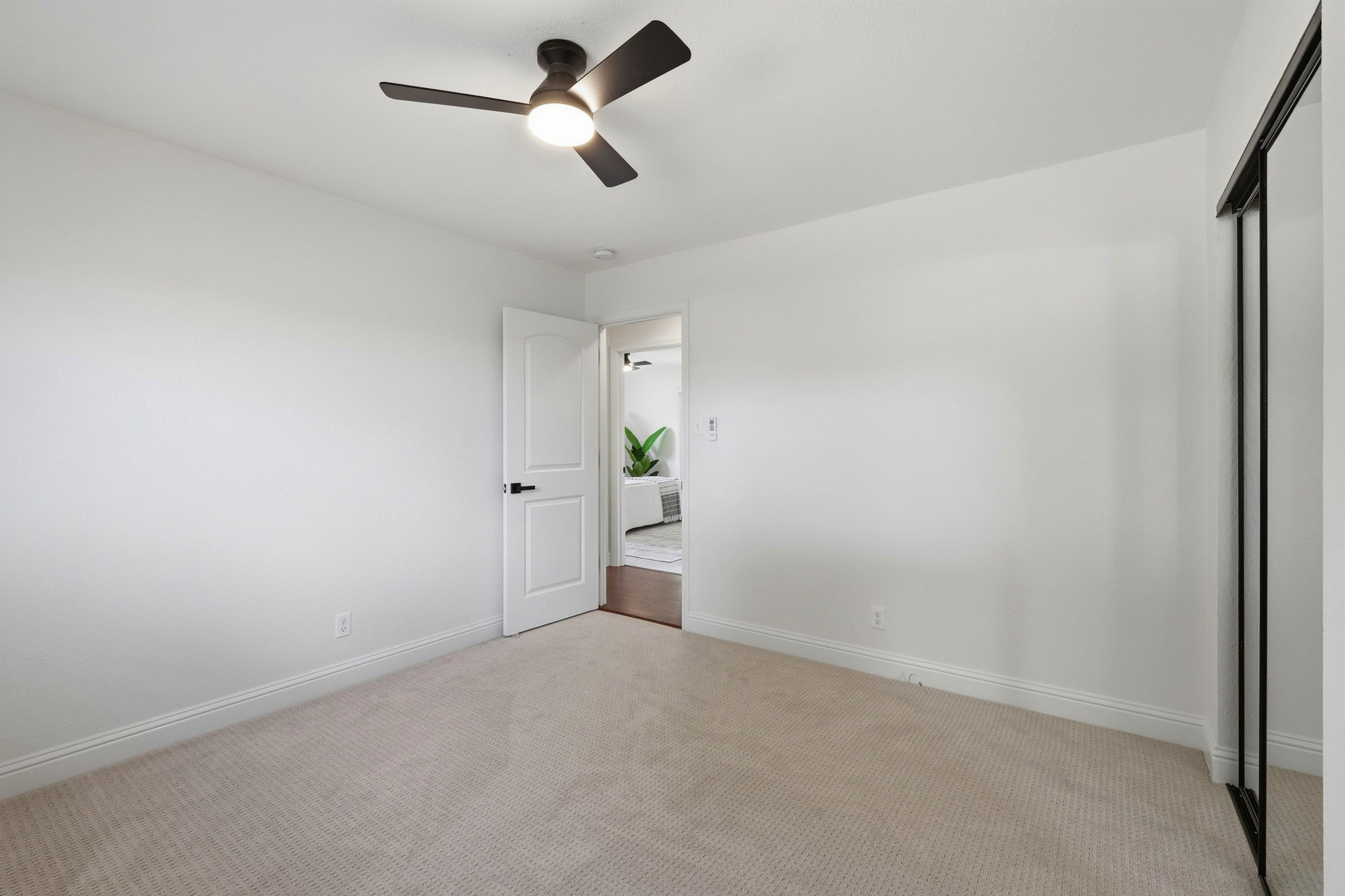 027_F8_1401 Monterey Dr