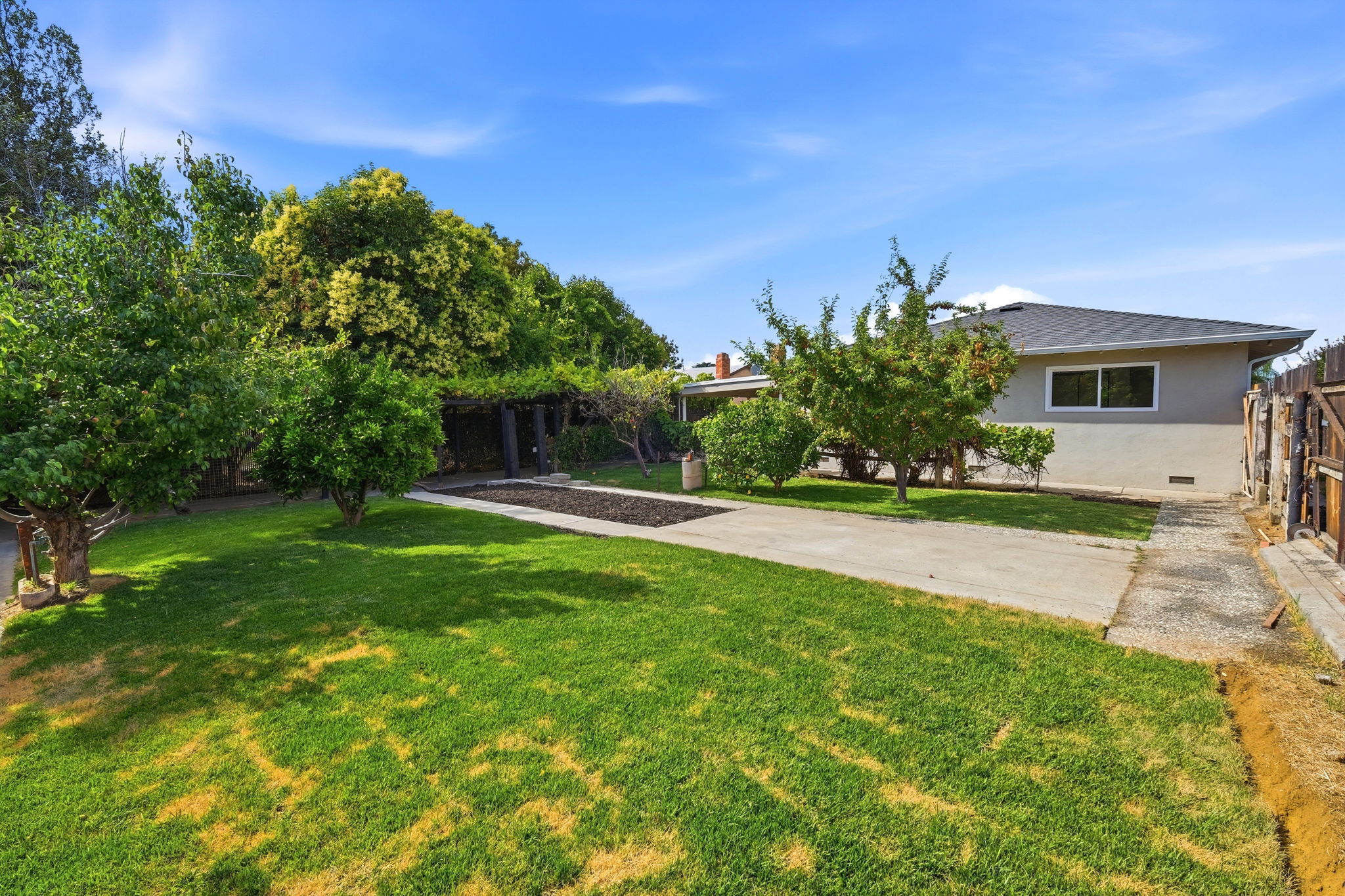 046_F8_1401 Monterey Dr