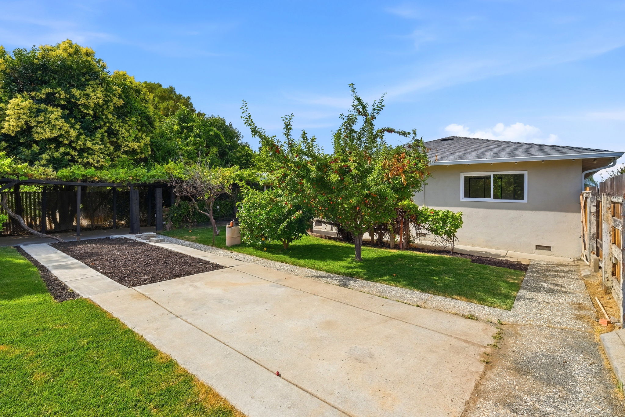 047_F8_1401 Monterey Dr