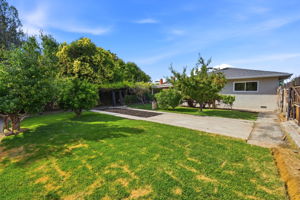 046_F8_1401 Monterey Dr