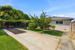 047_F8_1401 Monterey Dr