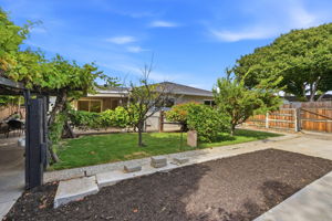049_F8_1401 Monterey Dr