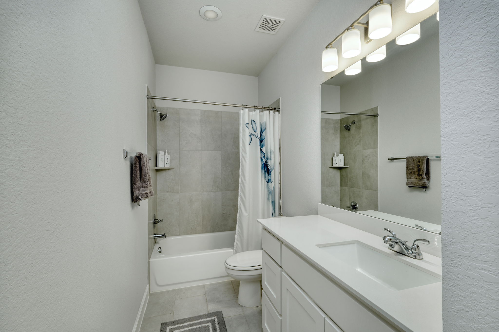 Hall Bath Upstairs