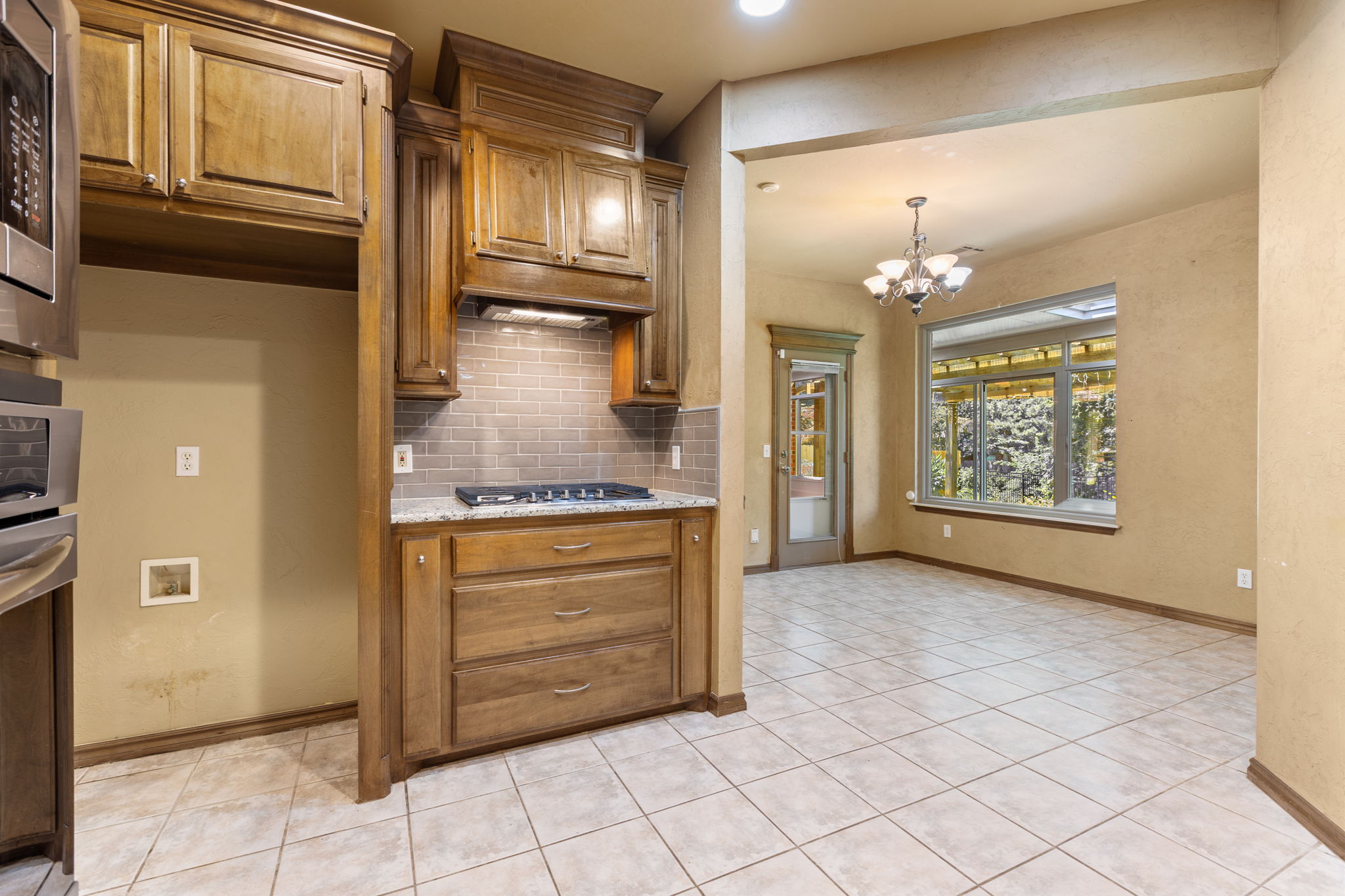 Kitchen with Gas Cooktop