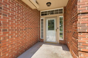 Front Porch/Entrance