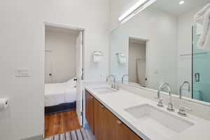 Termino Ave-S2808-033.jpg