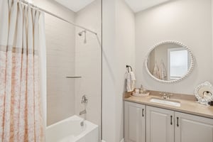 Ensuite Bath 2