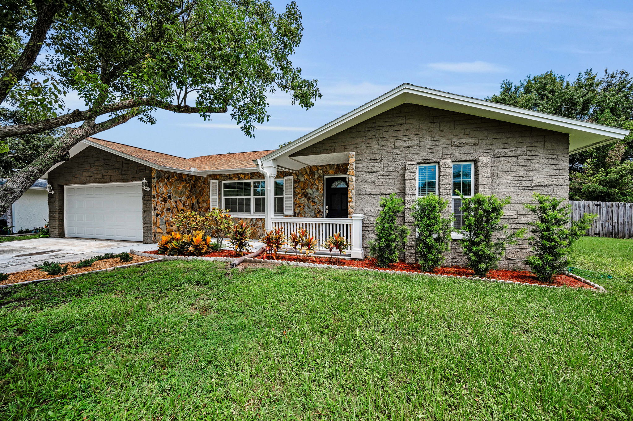 Front Exterior23
