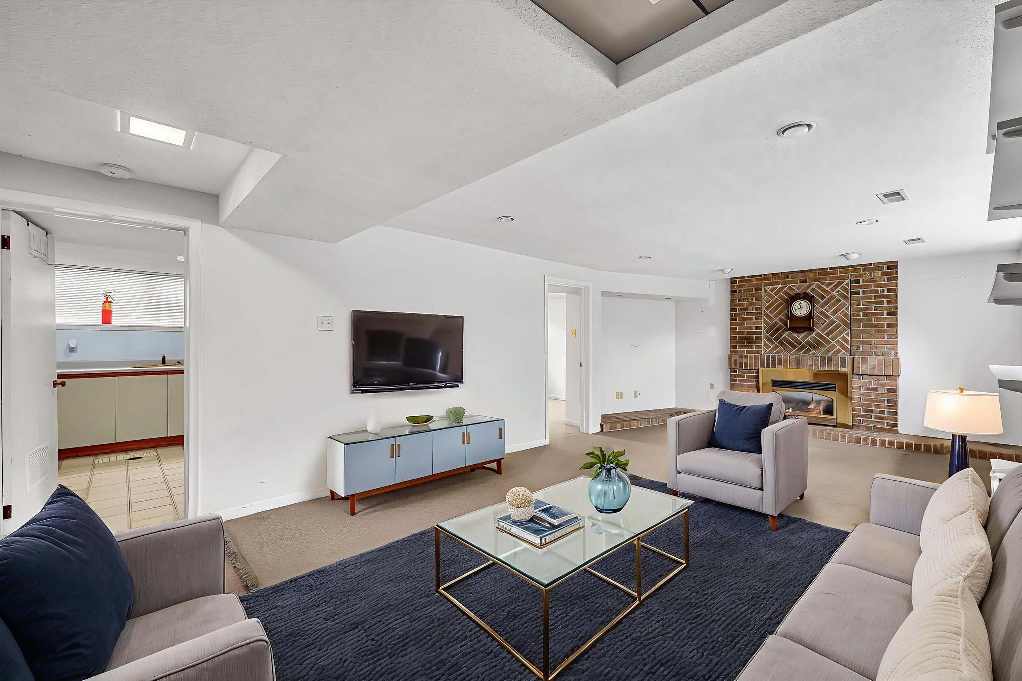 P1287569 virtually staged.jpeg