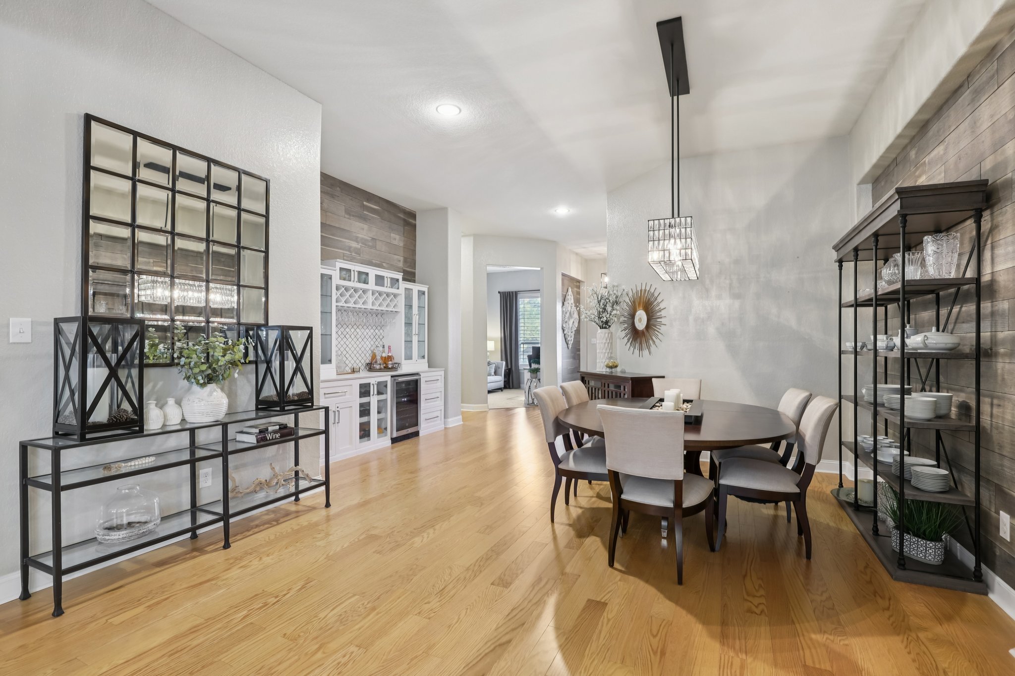 Village Inn-S2810-020.jpg