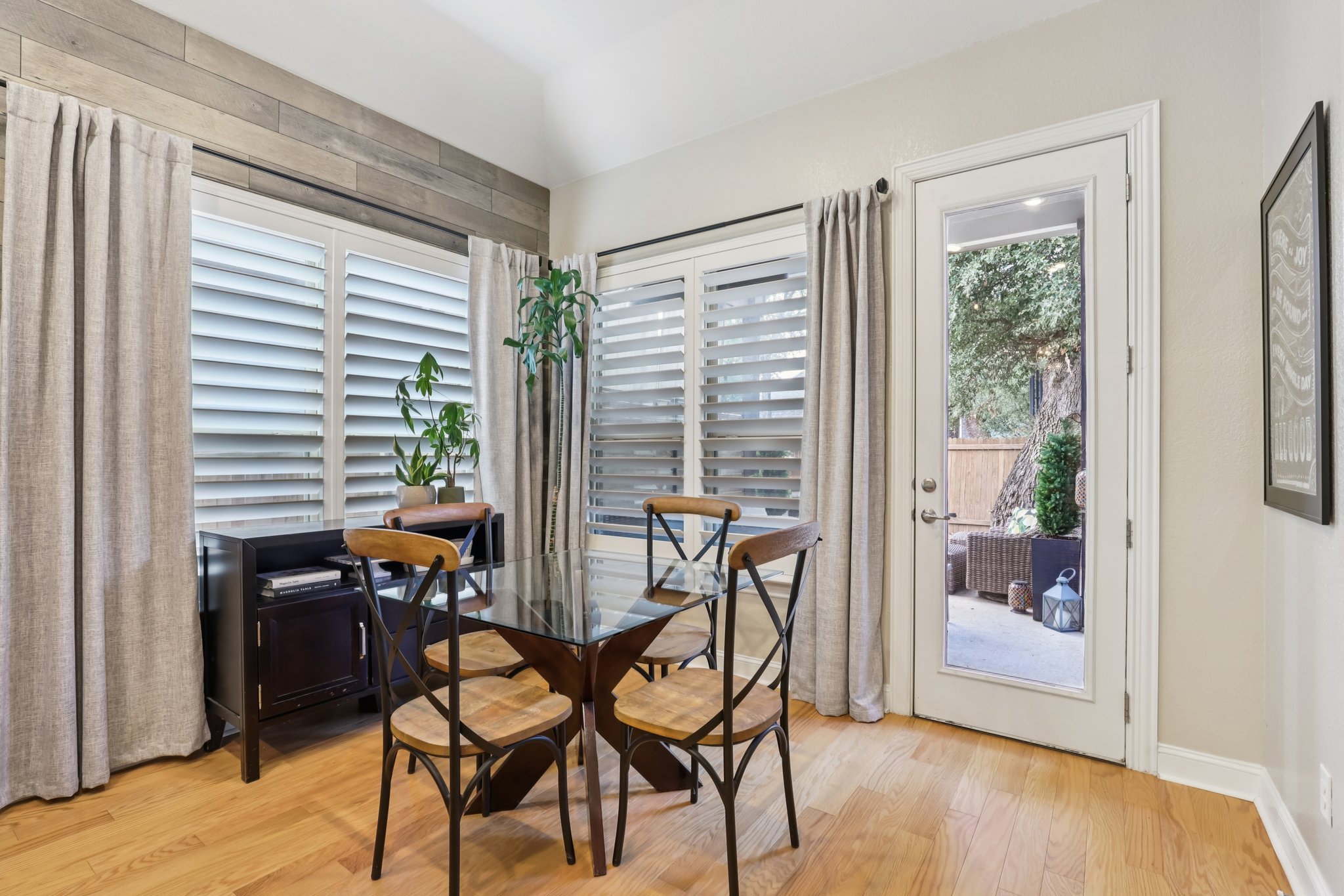 Village Inn-S2810-022.jpg