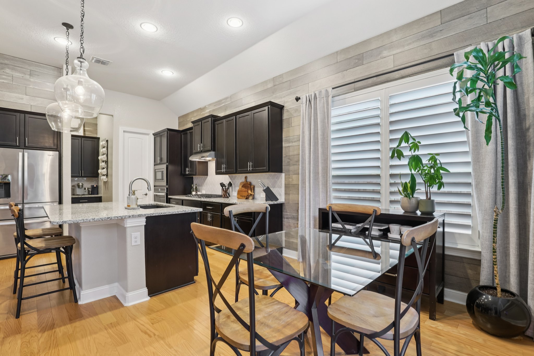 Village Inn-S2810-023.jpg