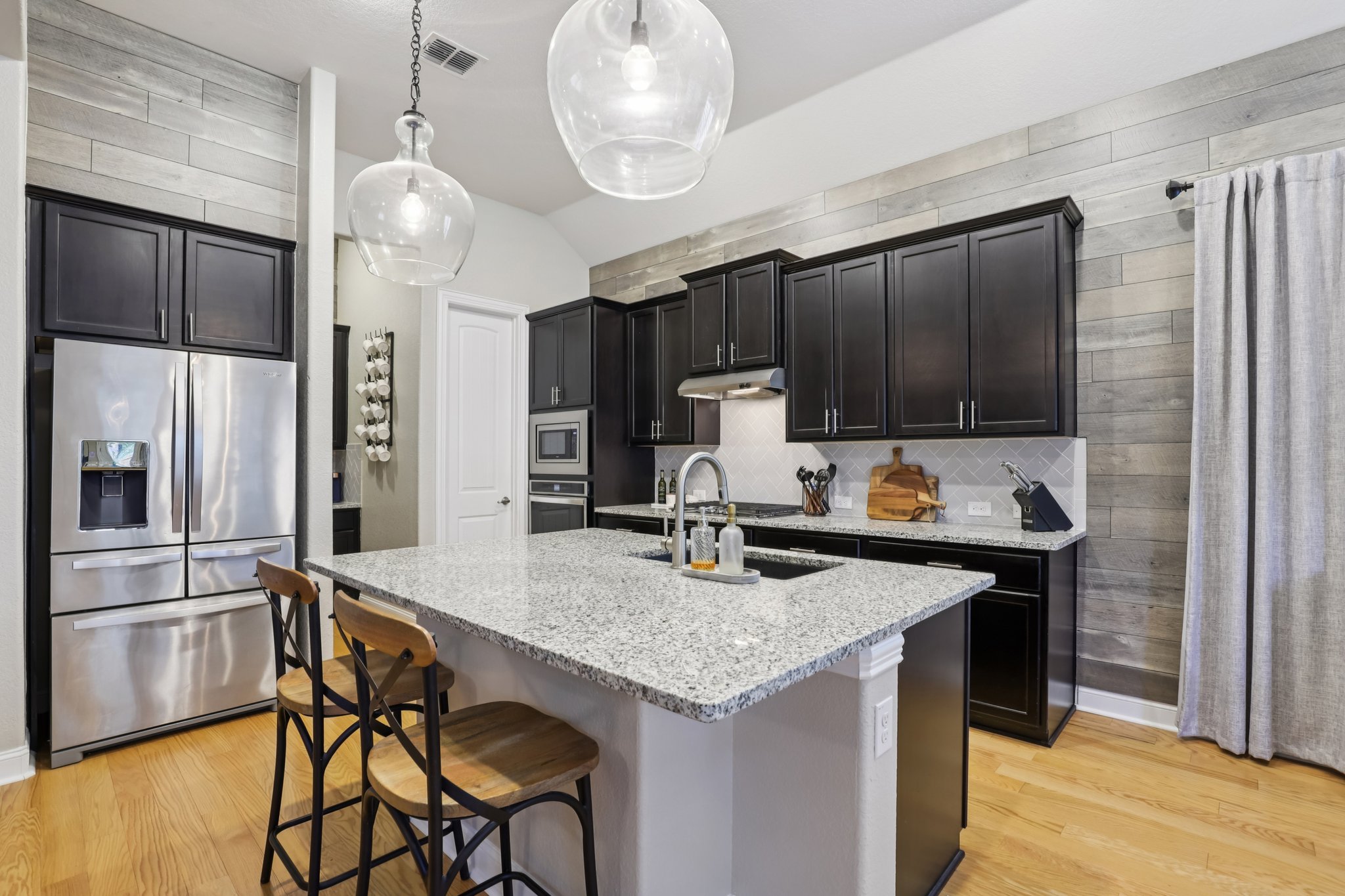 Village Inn-S2810-024.jpg