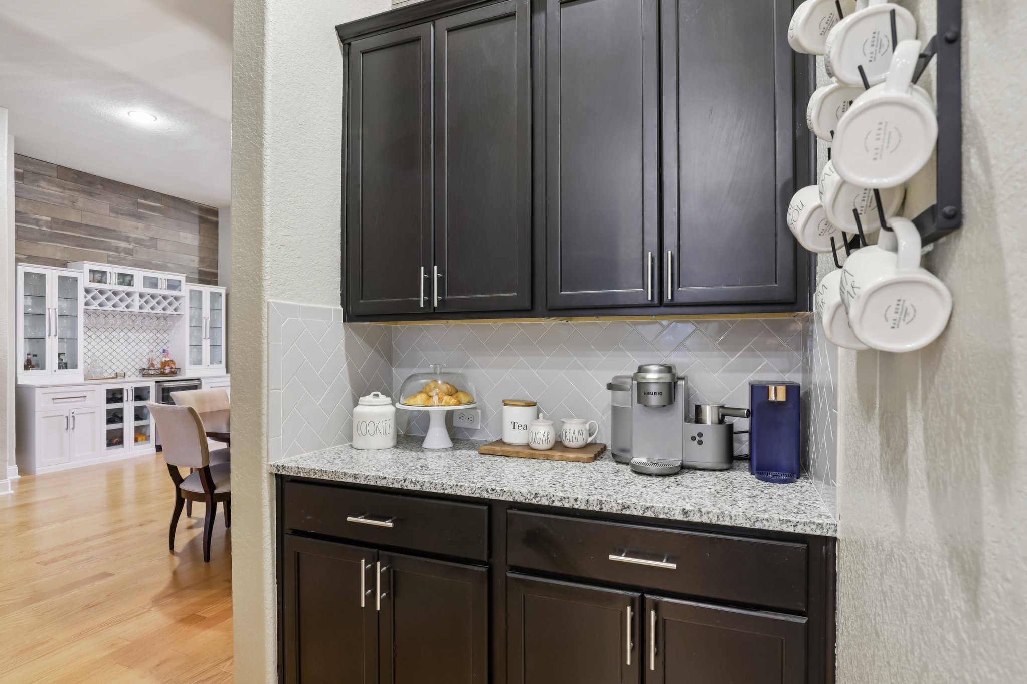 Village Inn-S2810-031.jpg