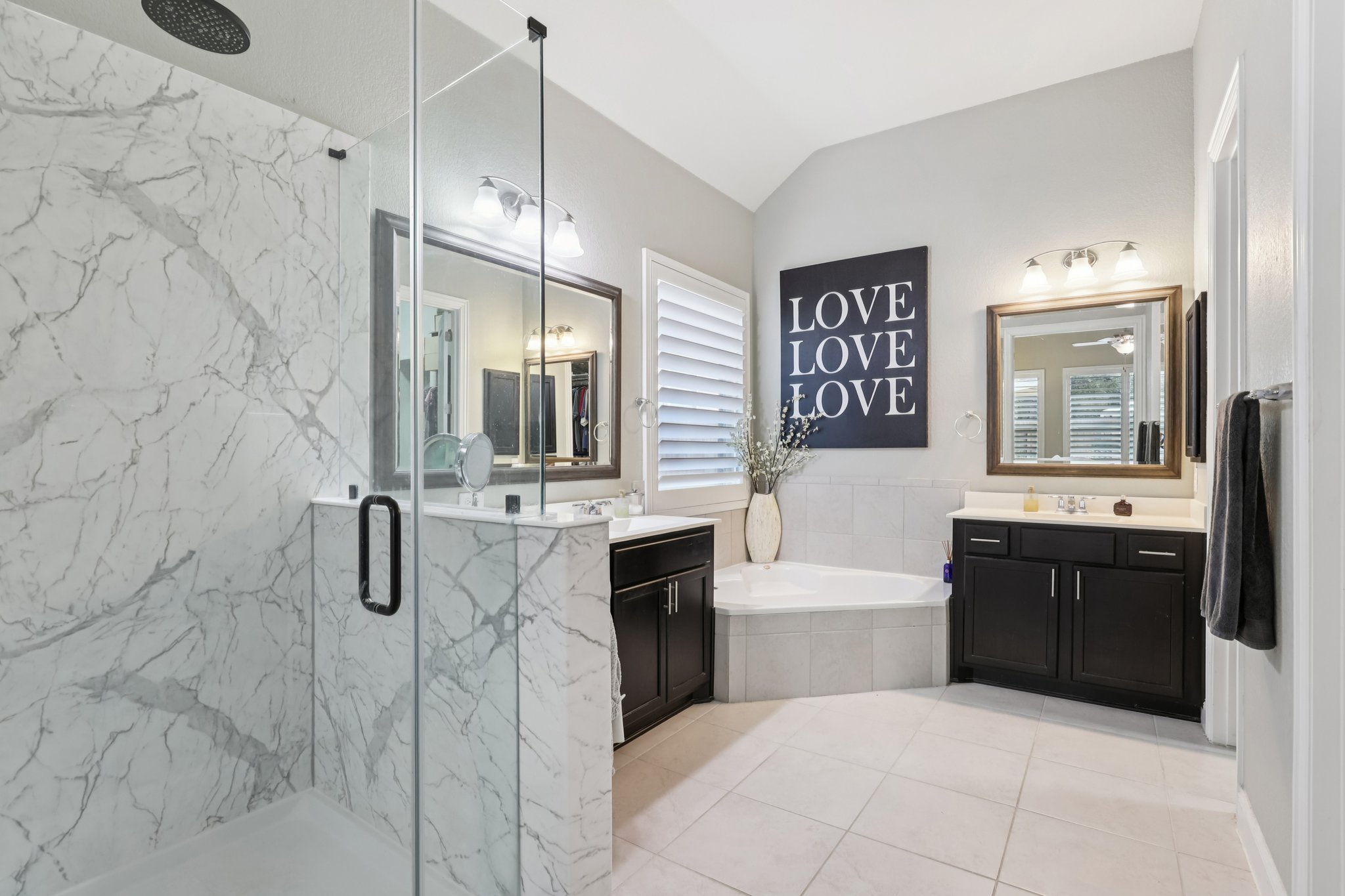 Village Inn-S2810-041.jpg