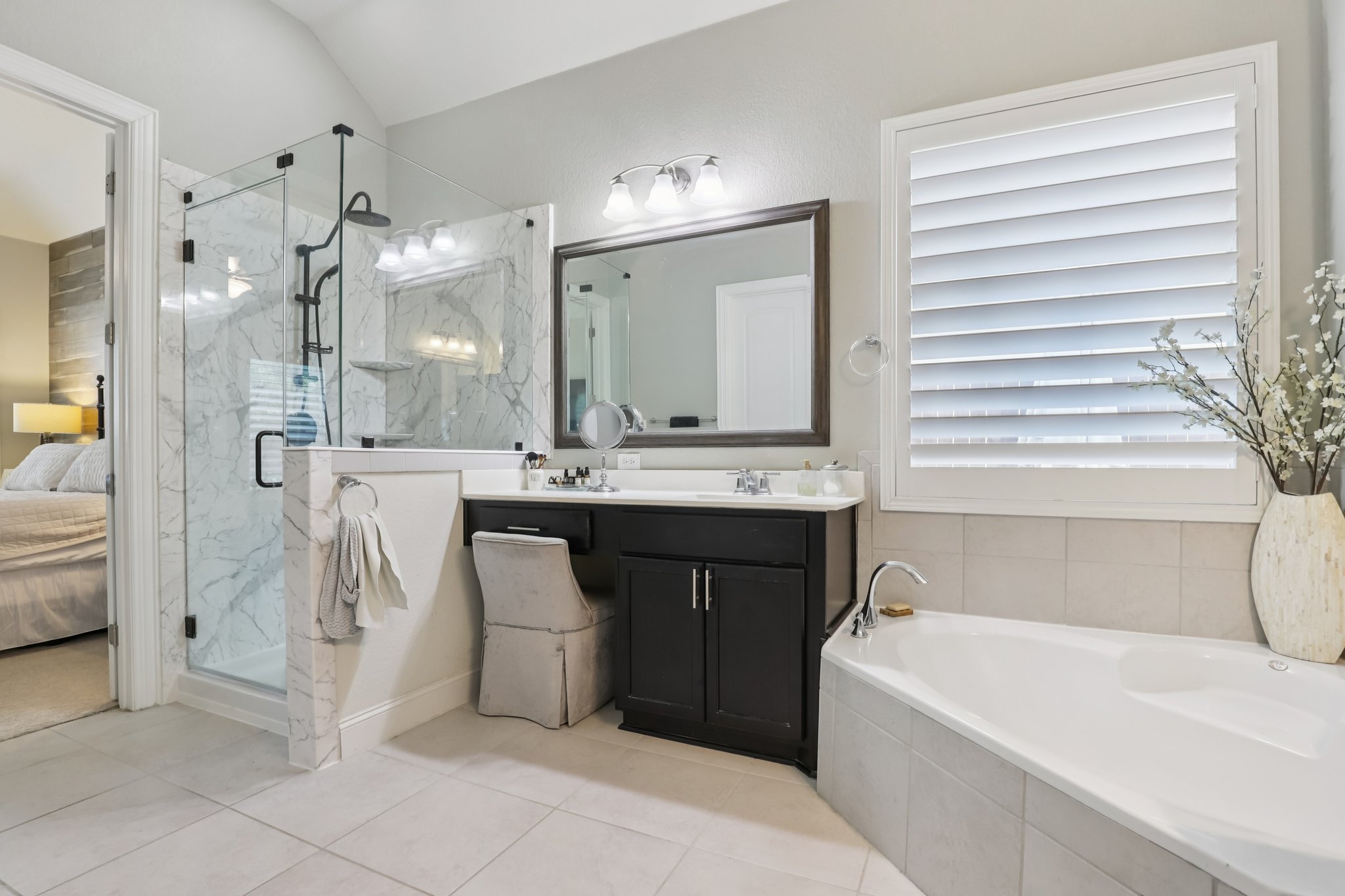 Village Inn-S2810-043.jpg