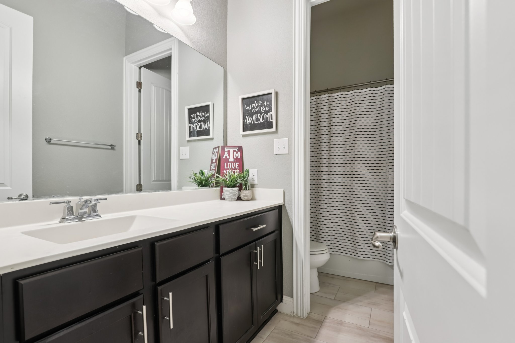 Village Inn-S2810-048.jpg