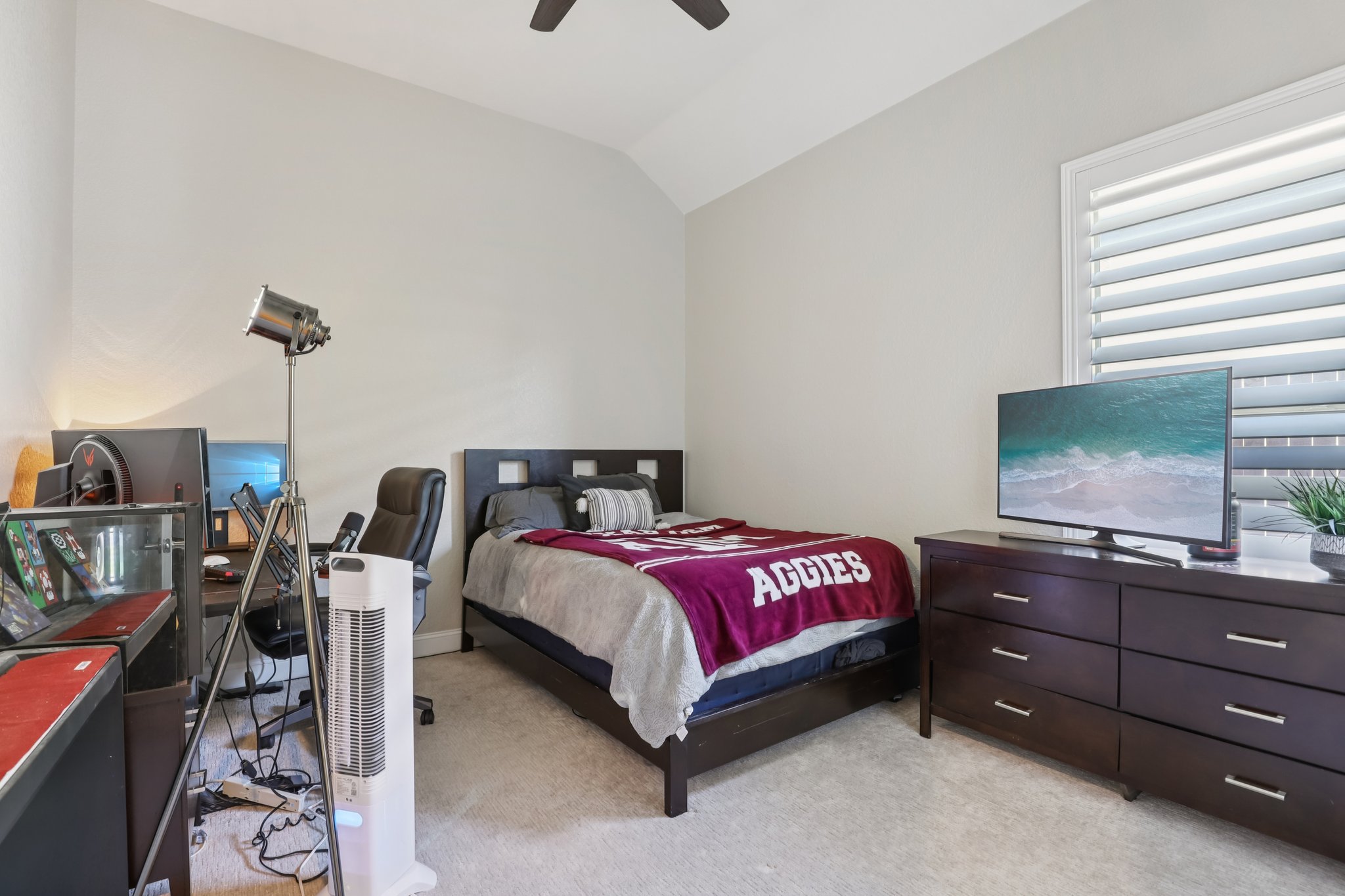 Village Inn-S2810-050.jpg