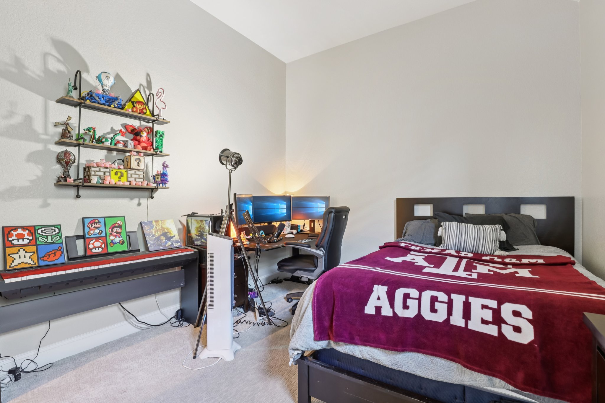 Village Inn-S2810-051.jpg