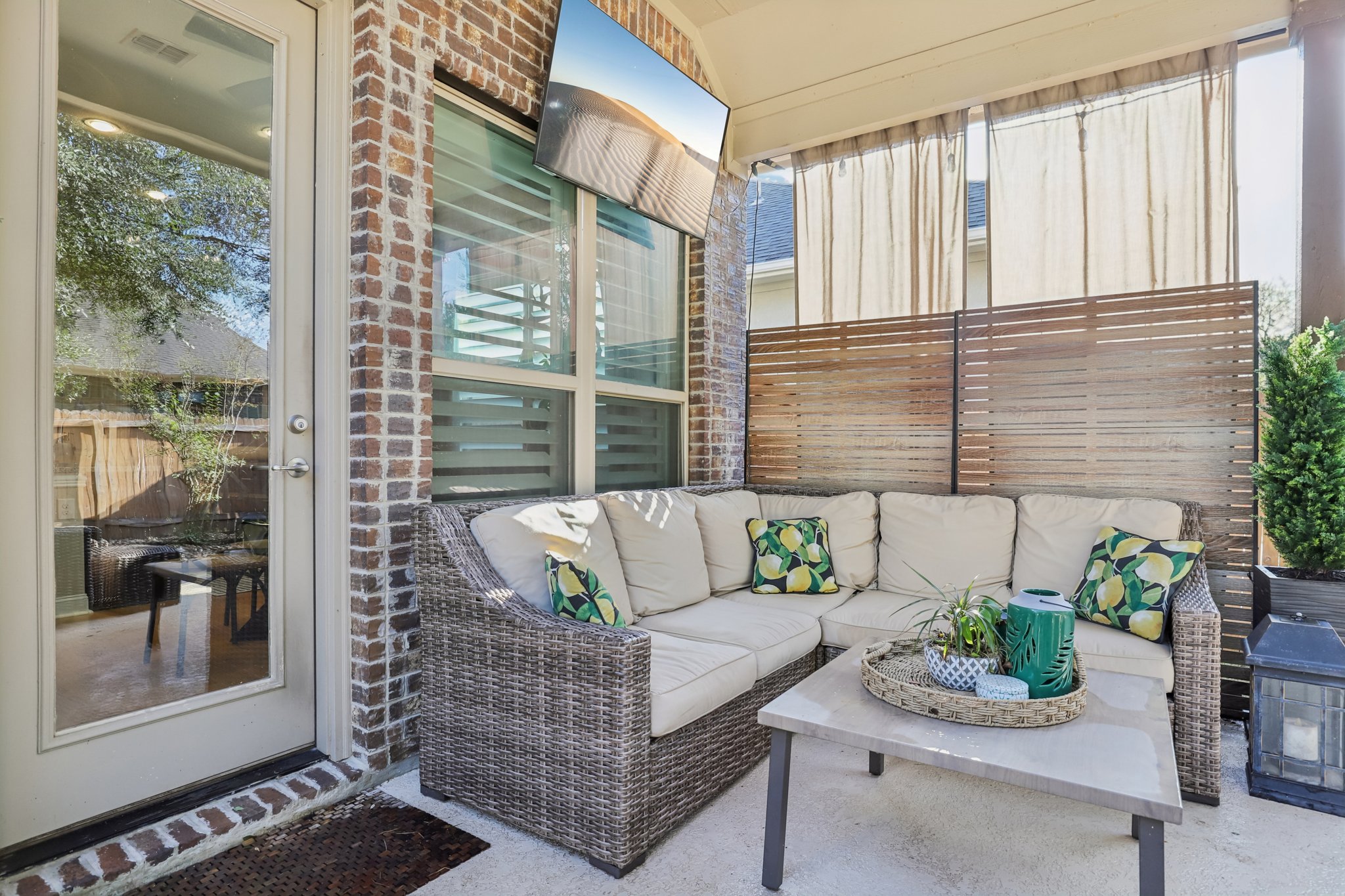 Village Inn-S2810-064.jpg