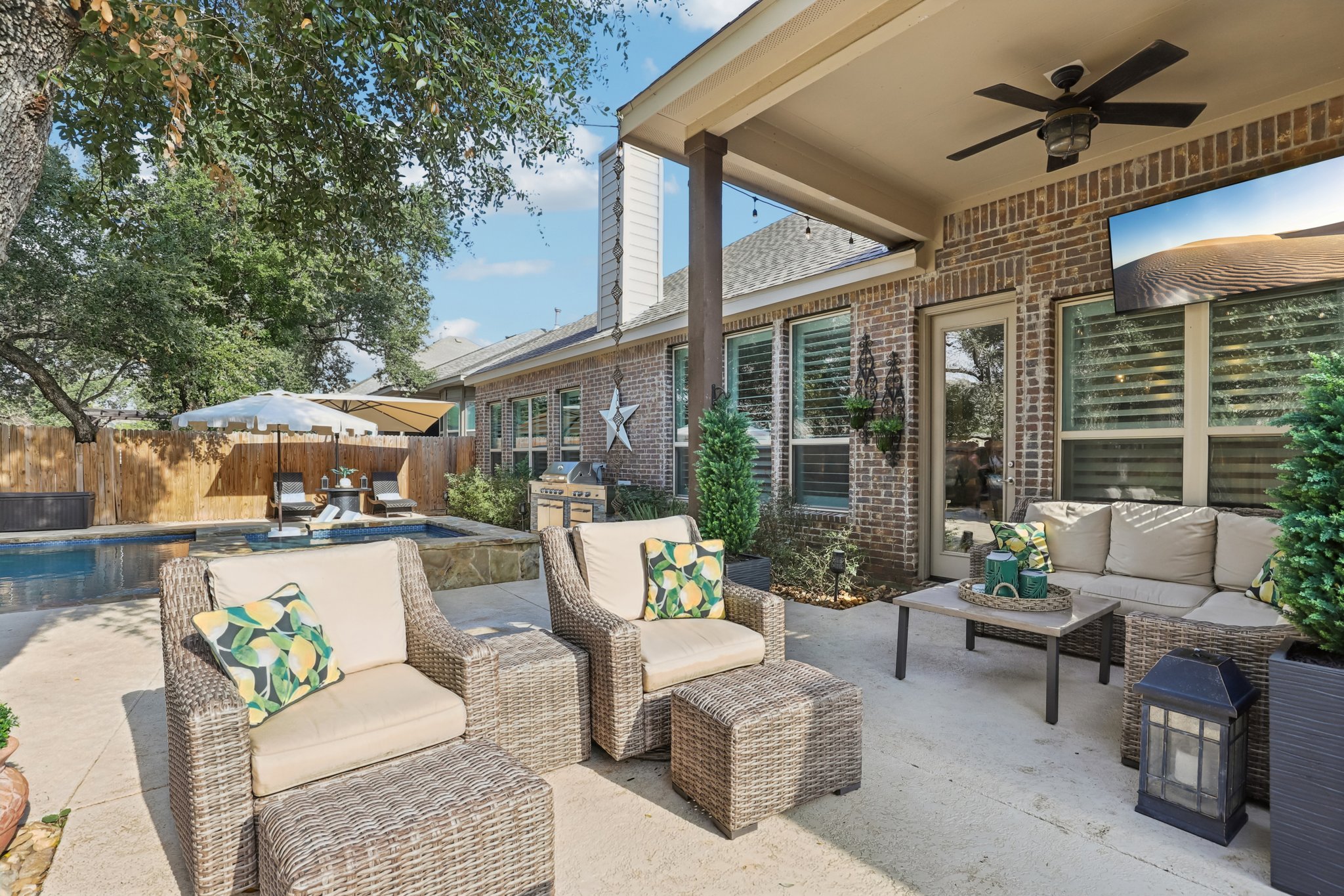 Village Inn-S2810-066.jpg