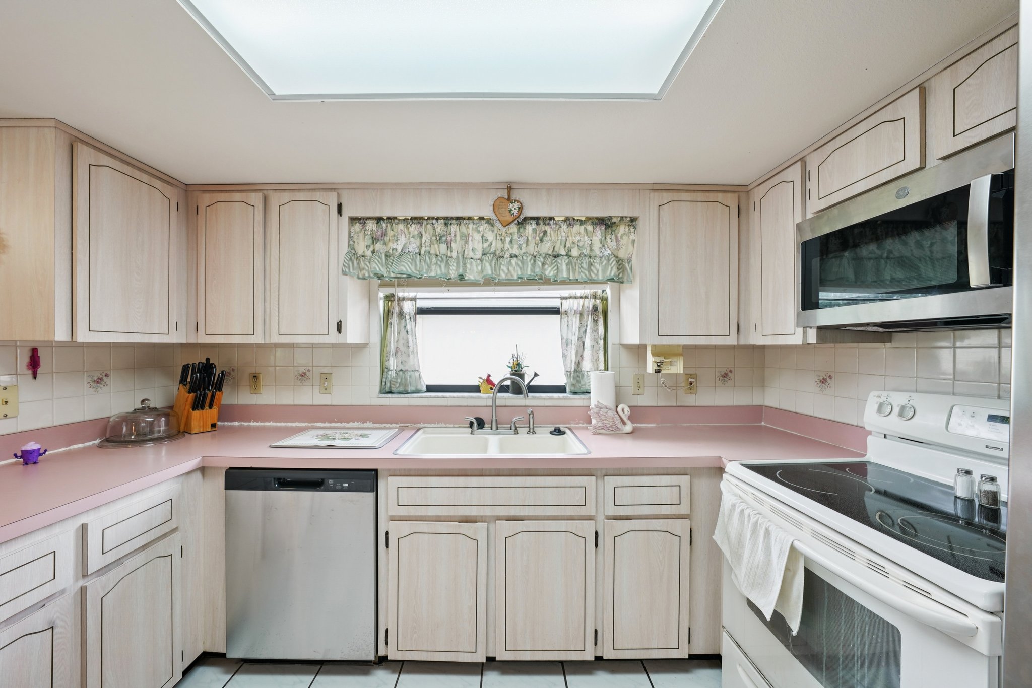 Pimberton Dr-S0410-029.jpg