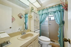 Pimberton Dr-S0410-046.jpg