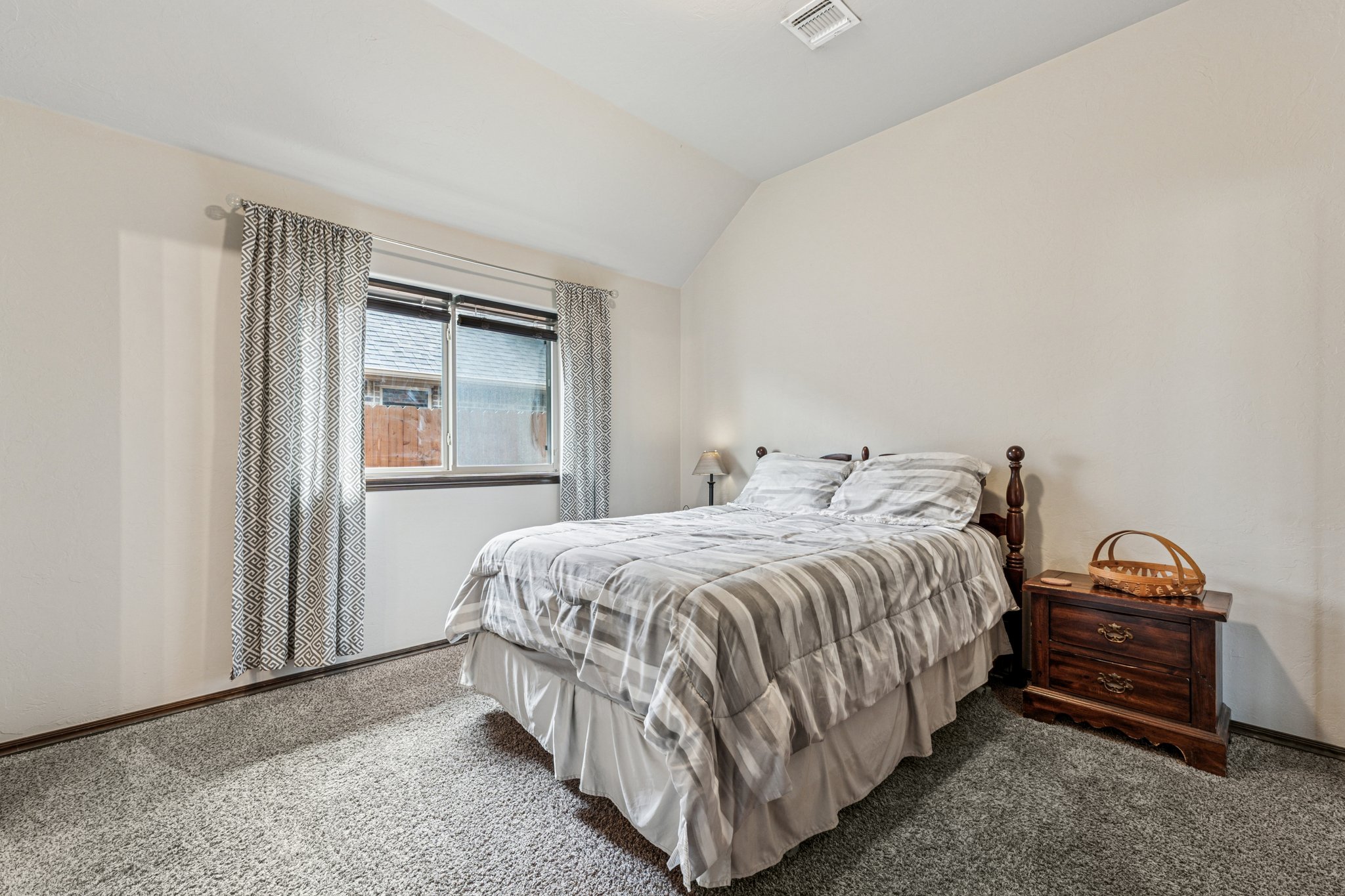 1404 NW 187th St_025.jpg