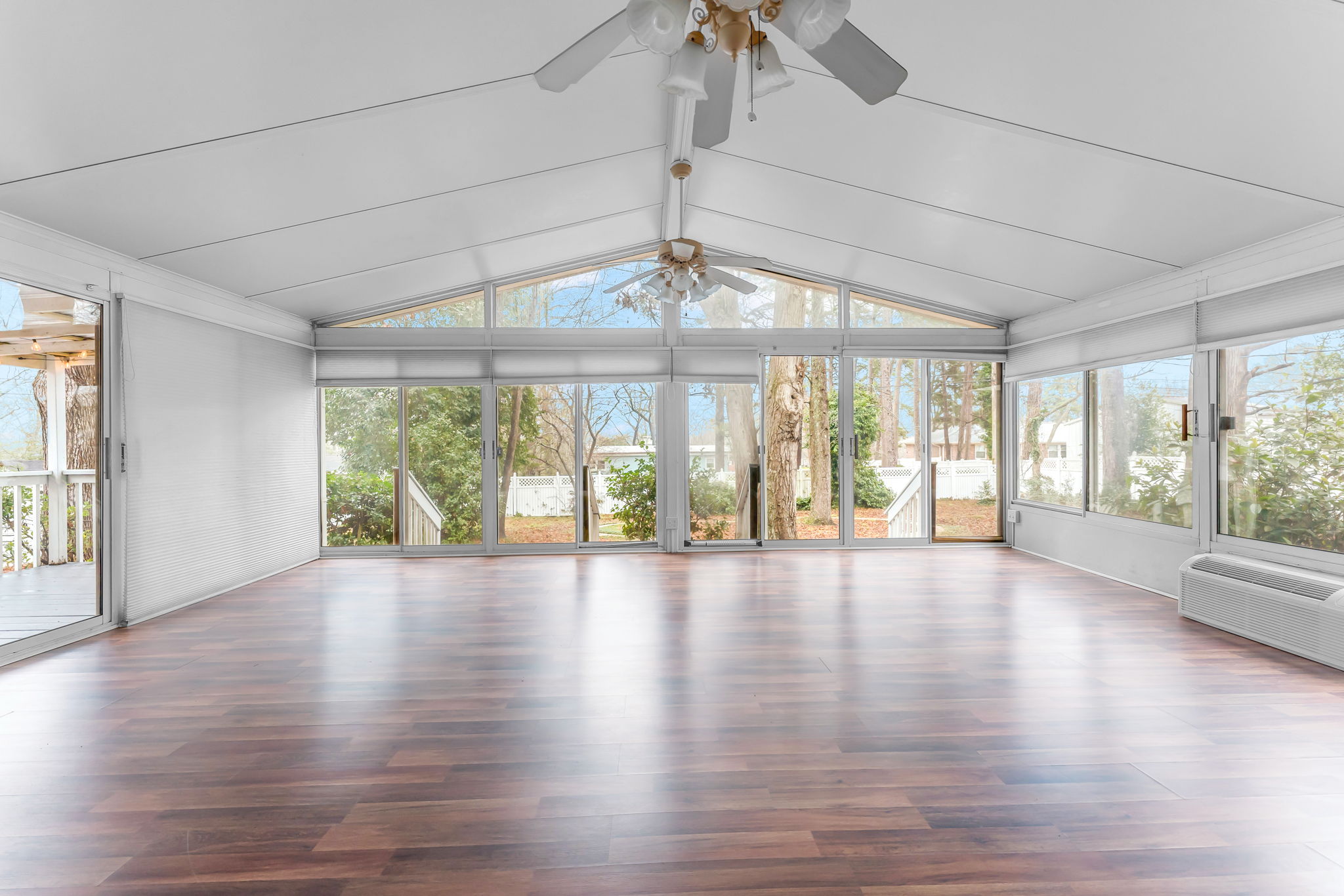 Large Sunroom with NEW HVAC!