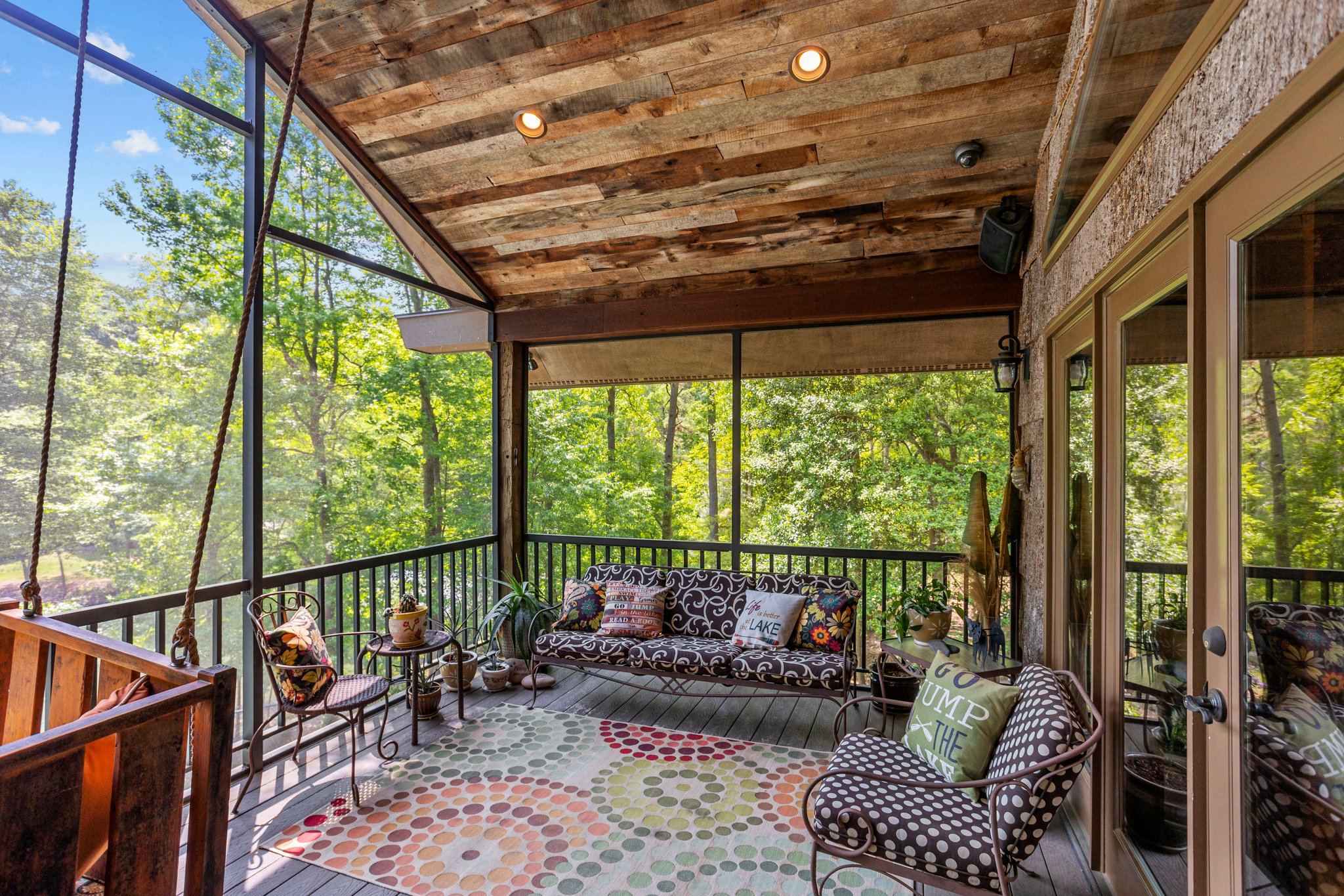 Room for all in either direction!