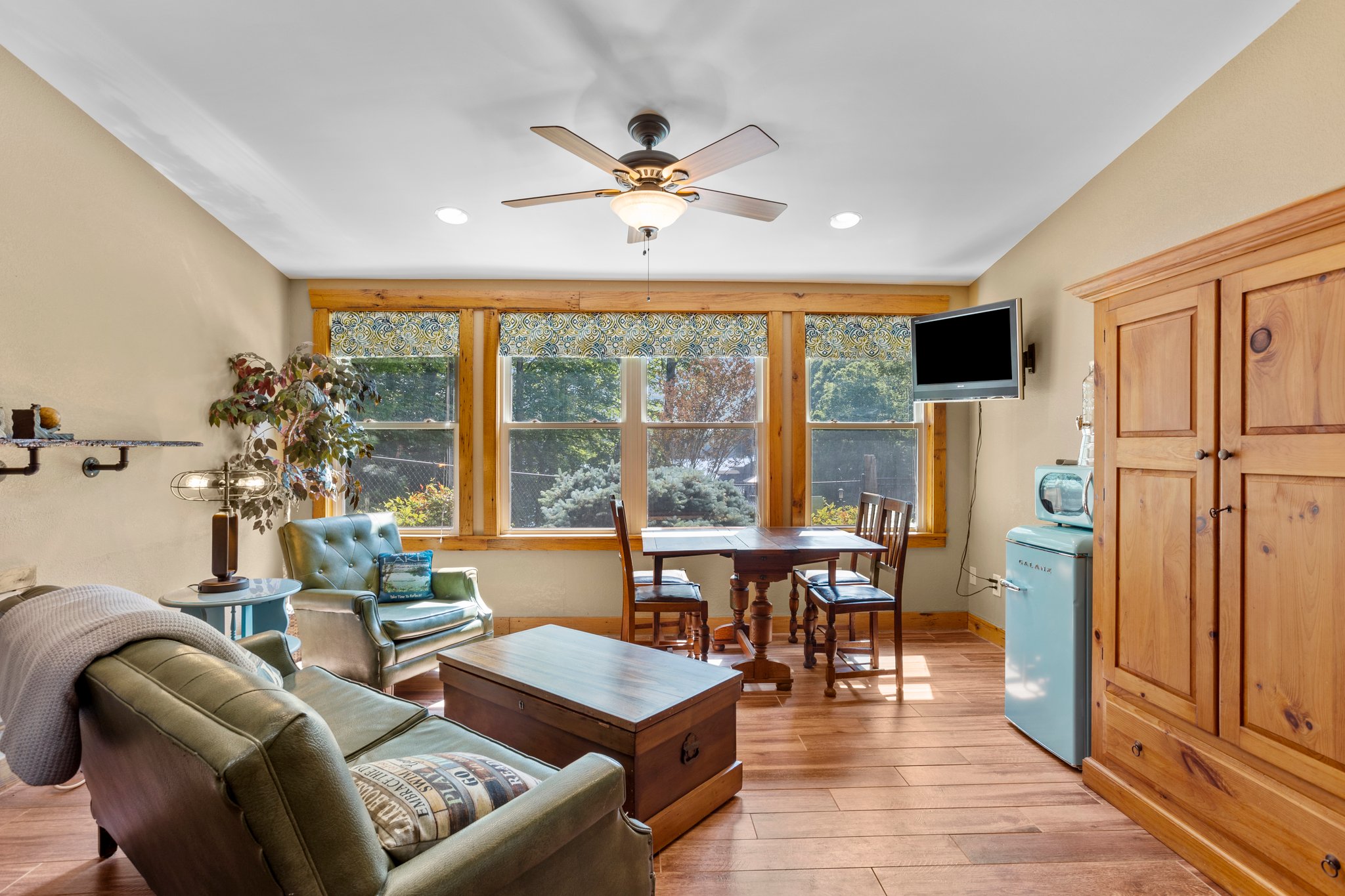 Guest Quarters with VIEW, makes a great potential Air BNB as well as wonderful privacy for family and guests!