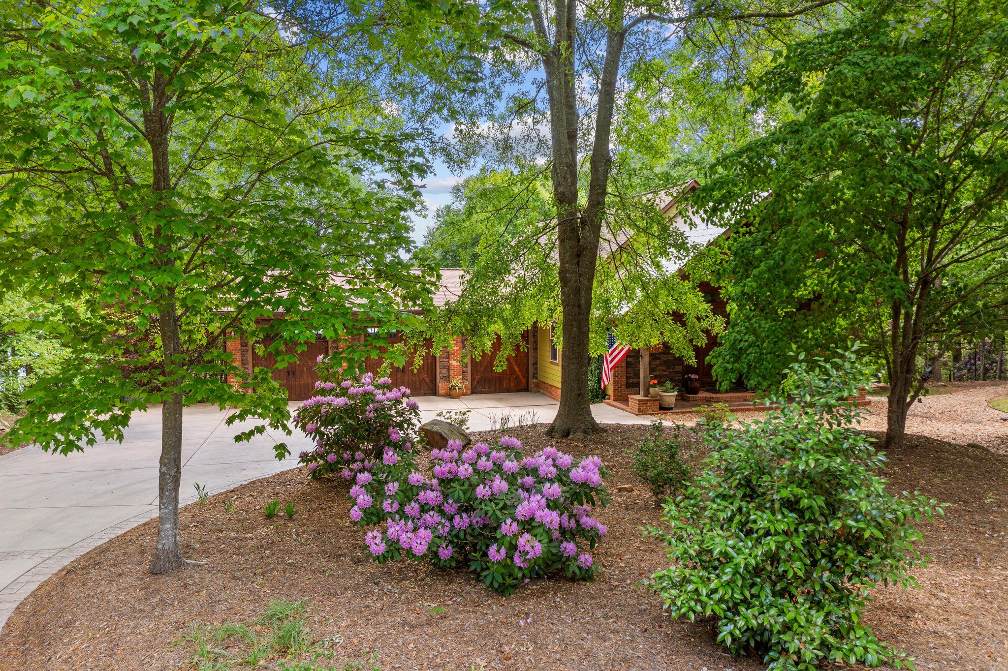 1404 Roundstone Rd, Sherrills Ford, NC 28673, USA Photo 16