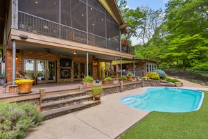 8500 gal. salt water pool with new pump.