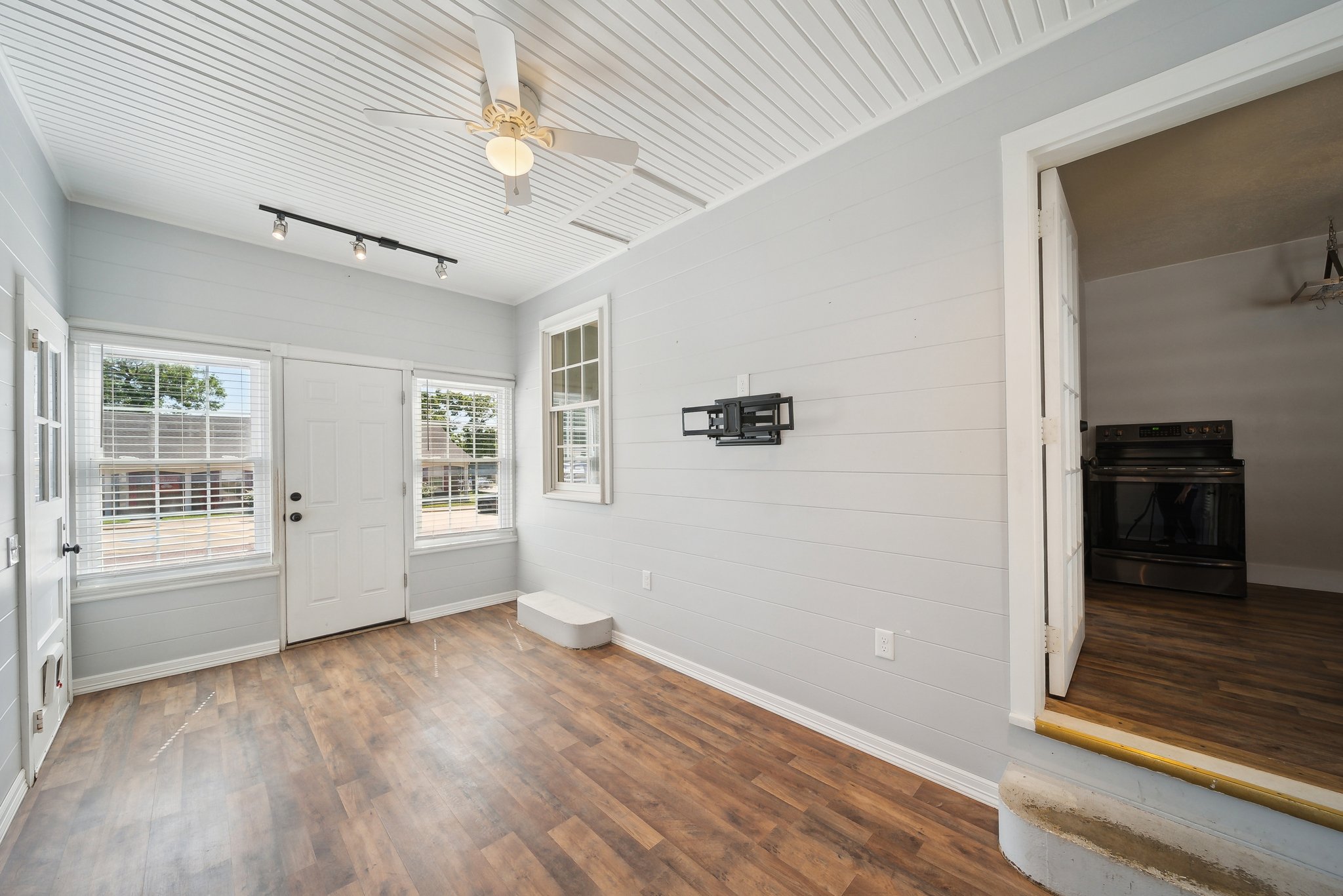 Flex room and second entry way