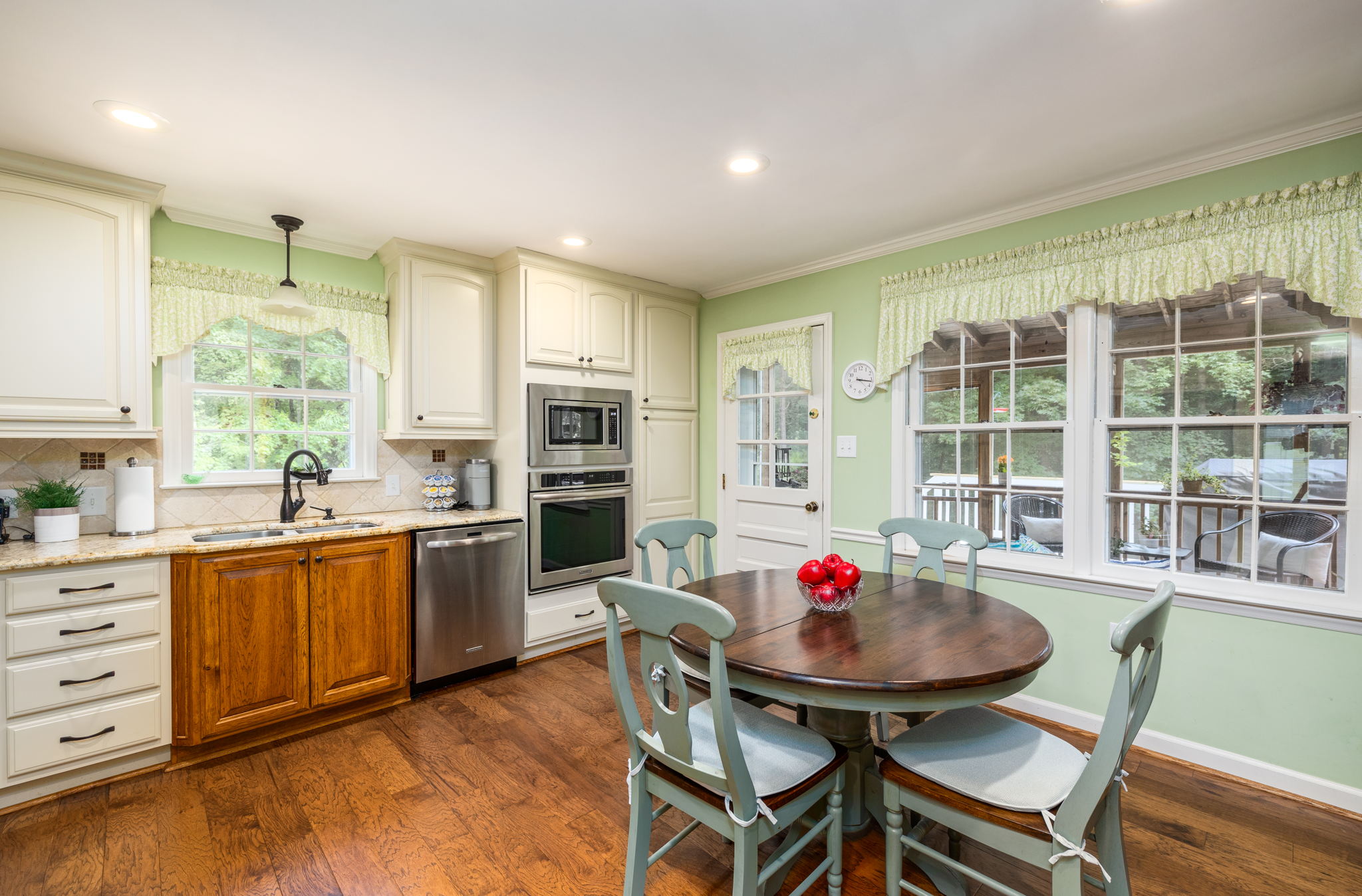 1404 Woodford Rd-12