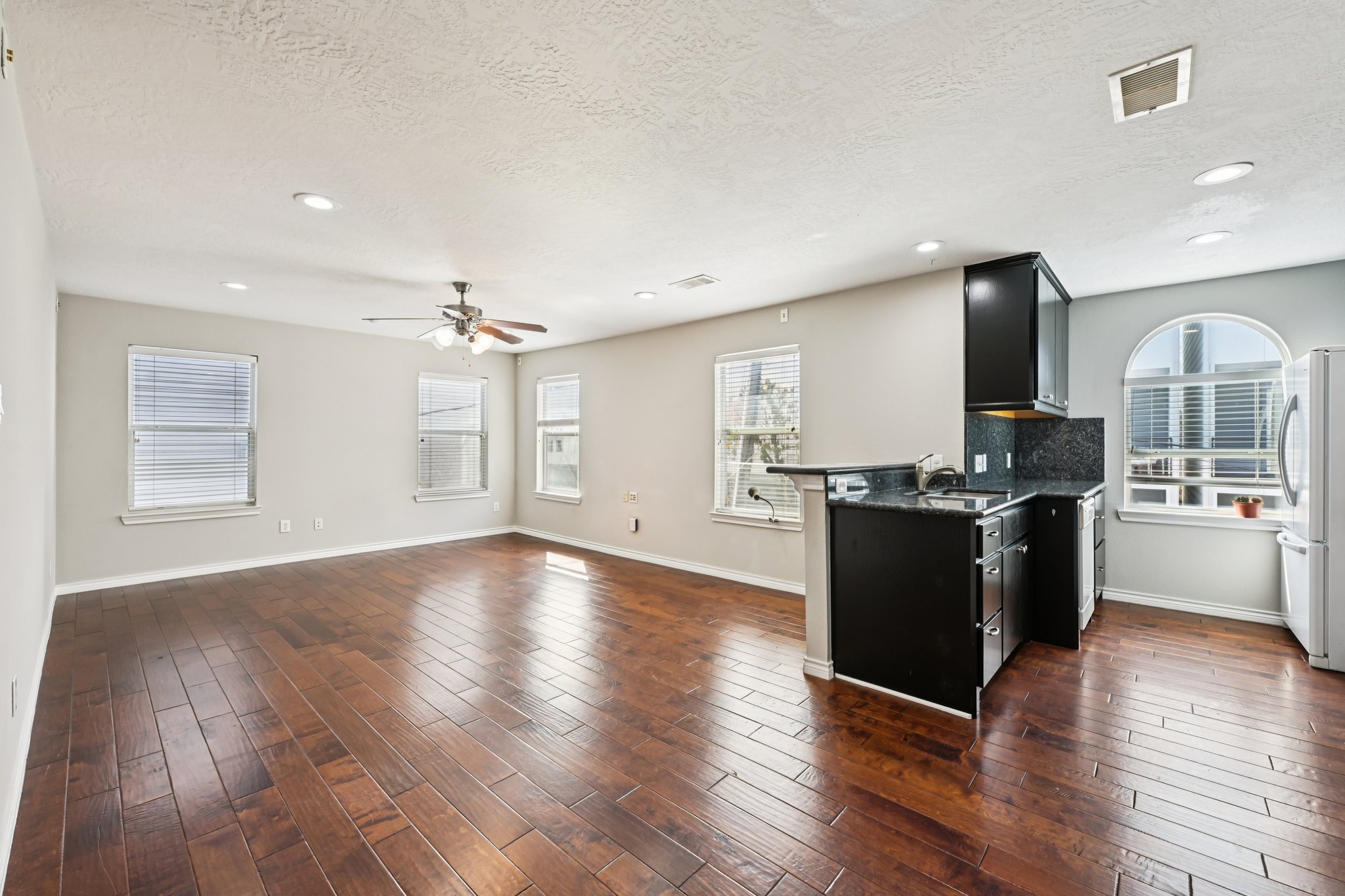 Bailey St-L1302-012.jpg