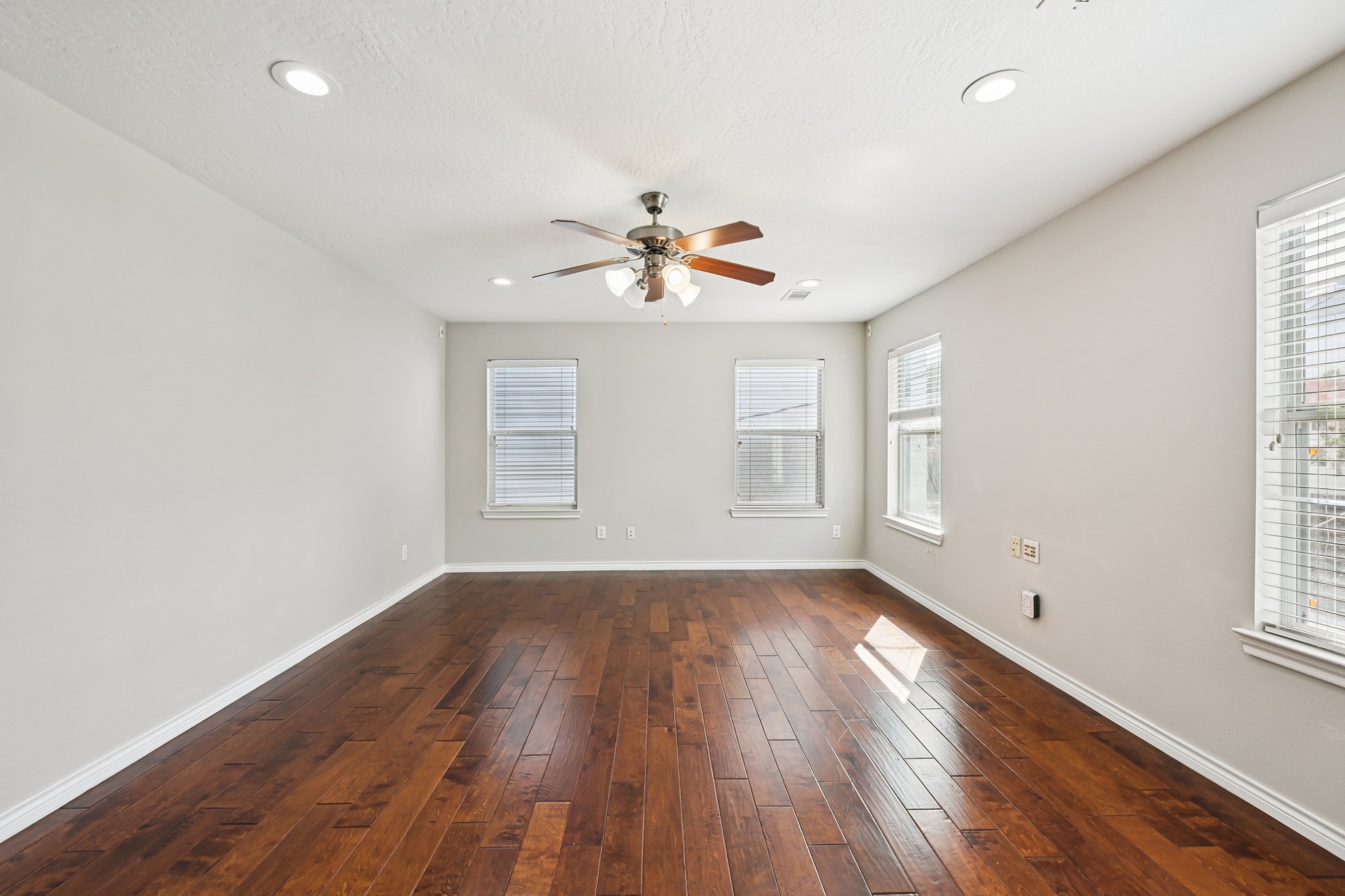 Bailey St-L1302-014.jpg